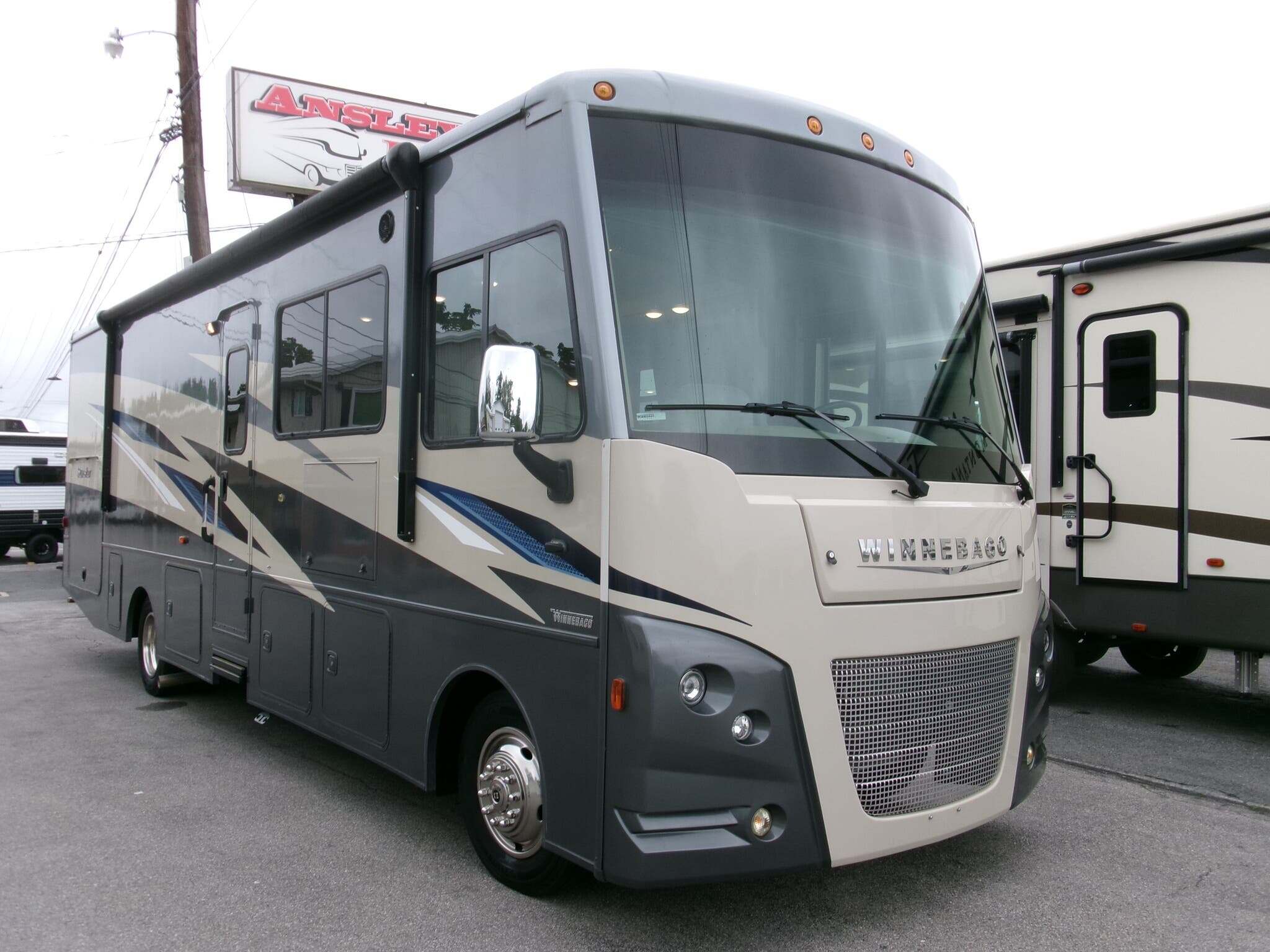 2022 Winnebago Sunstar 31B in duncansville PA