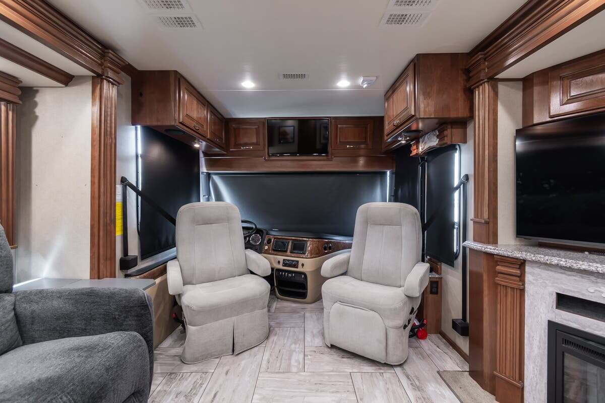 2017 Fleetwood Discovery 37R in alvarado TX