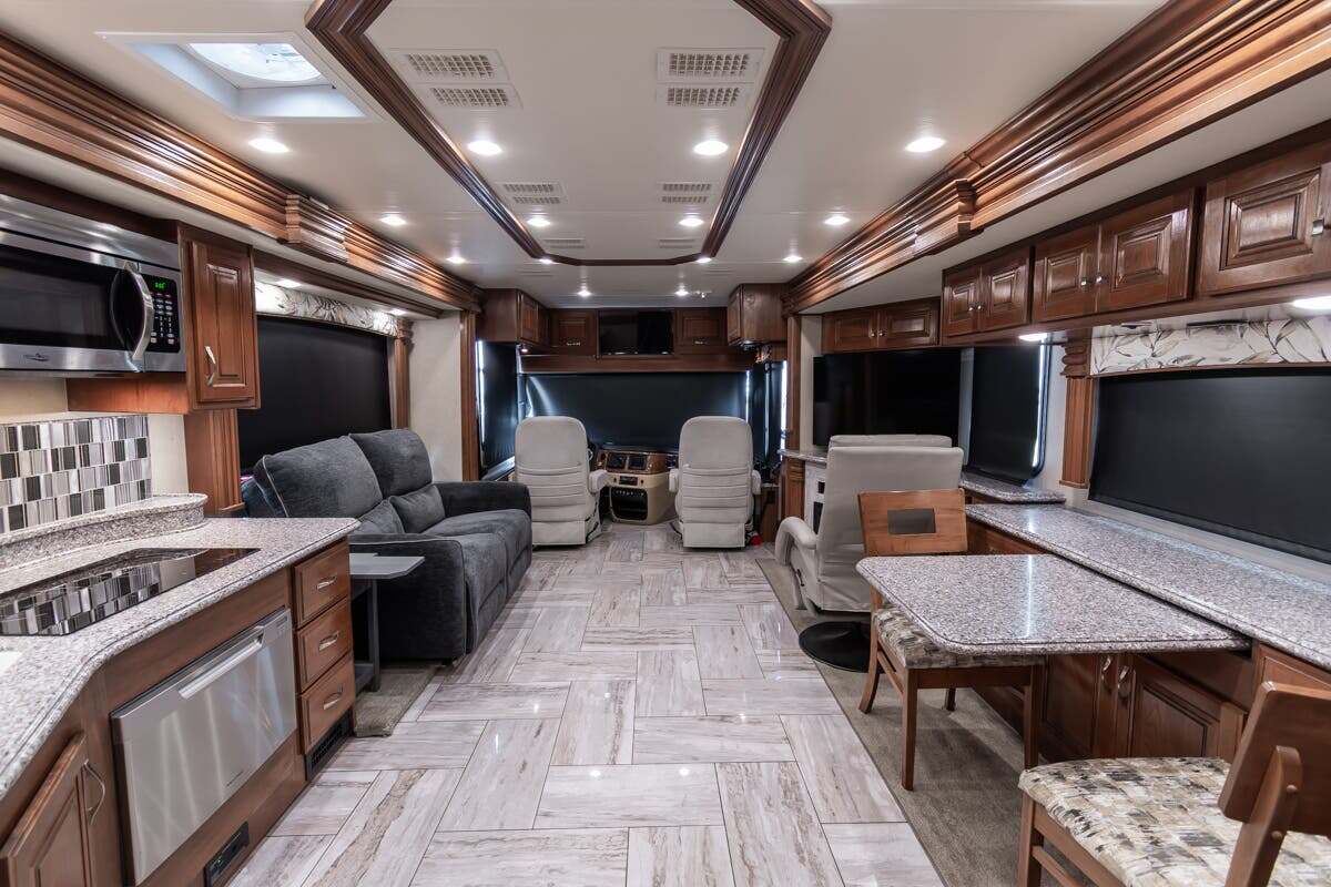 2017 Fleetwood Discovery 37R in alvarado TX