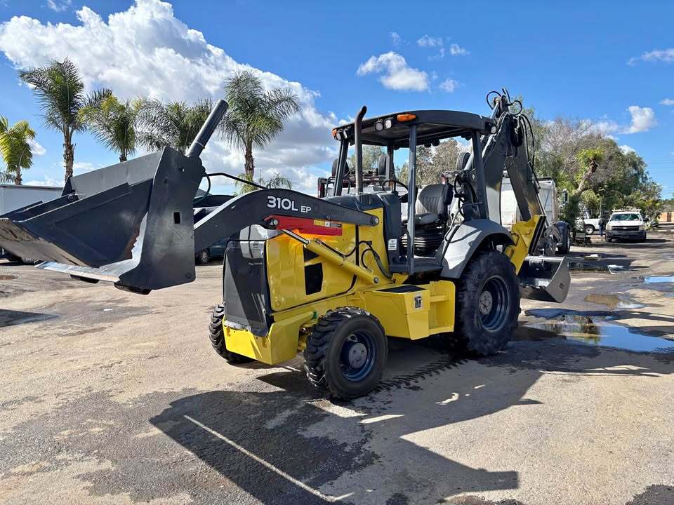 2018 DEERE 310L EP in Canal Winchester, OH
