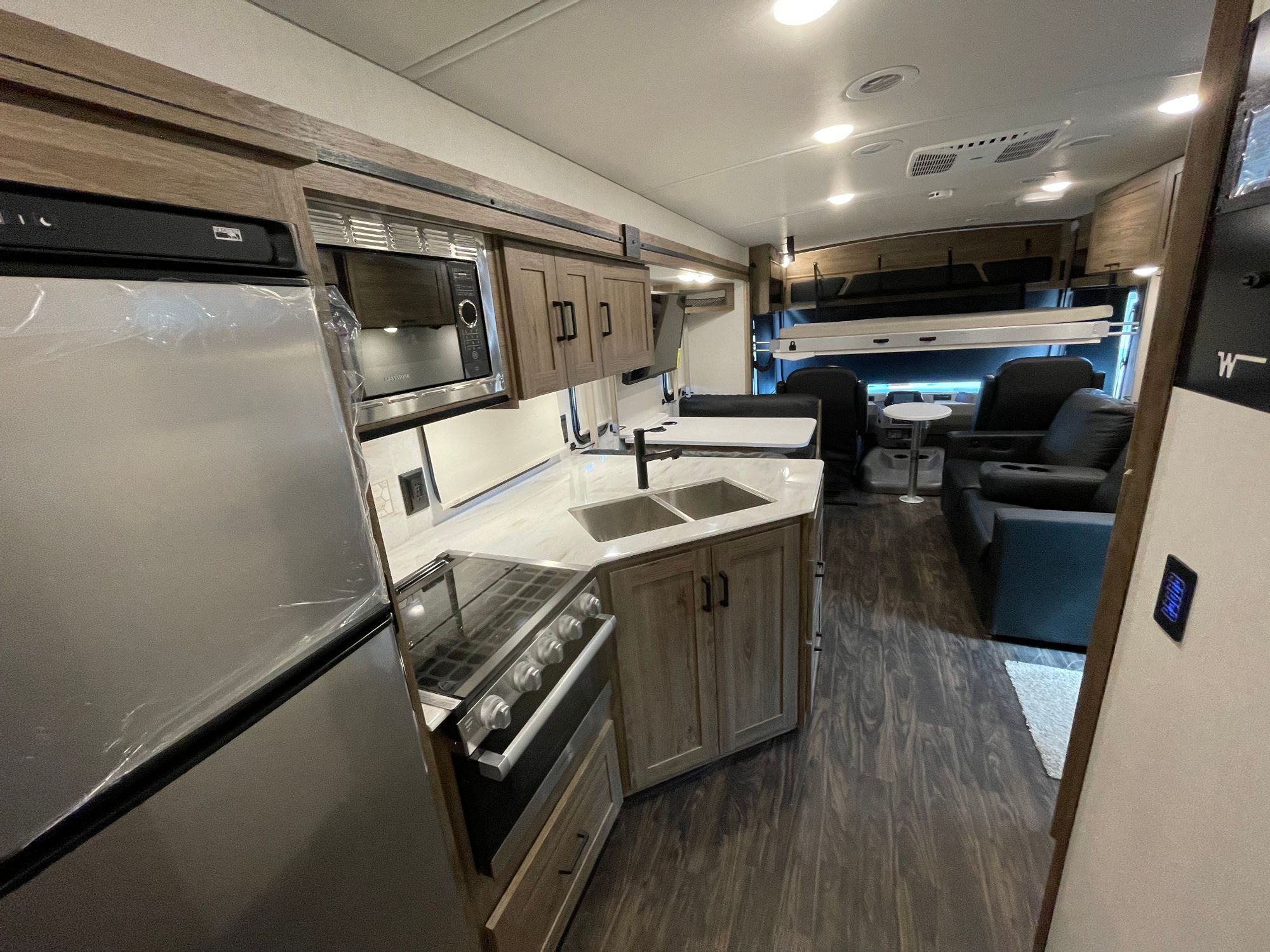 2025 Winnebago SUNSTAR 33K in deforest WI