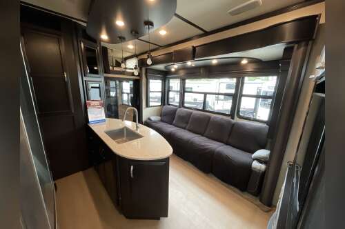 2017 Dutchmen VOLTAGE EPIC SERIES 3990 EPIC 3990 in tyler TX