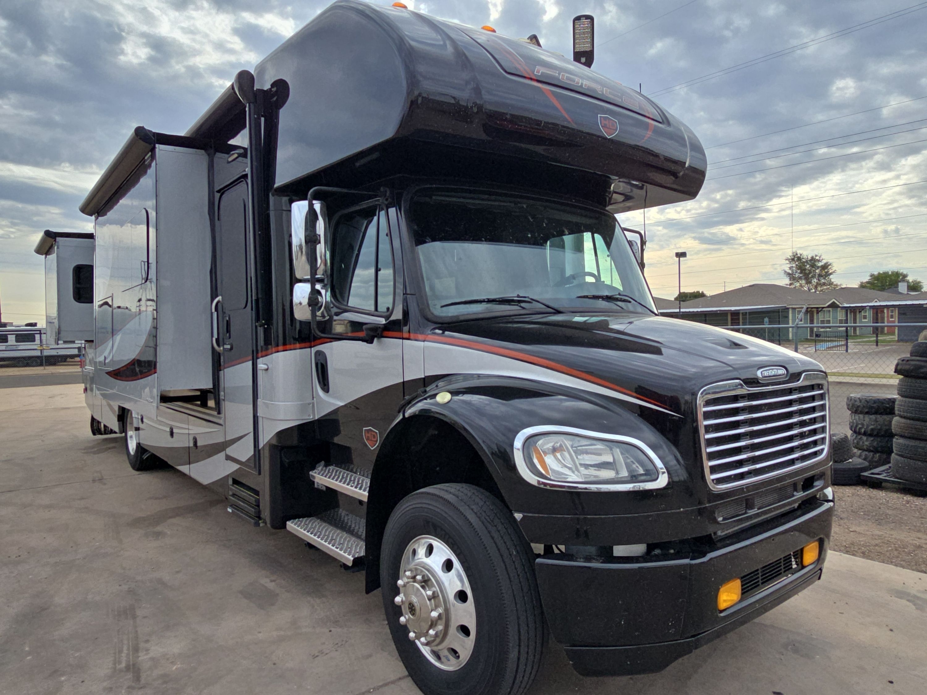 2019 Dynamax FORCE HD 37TS RV