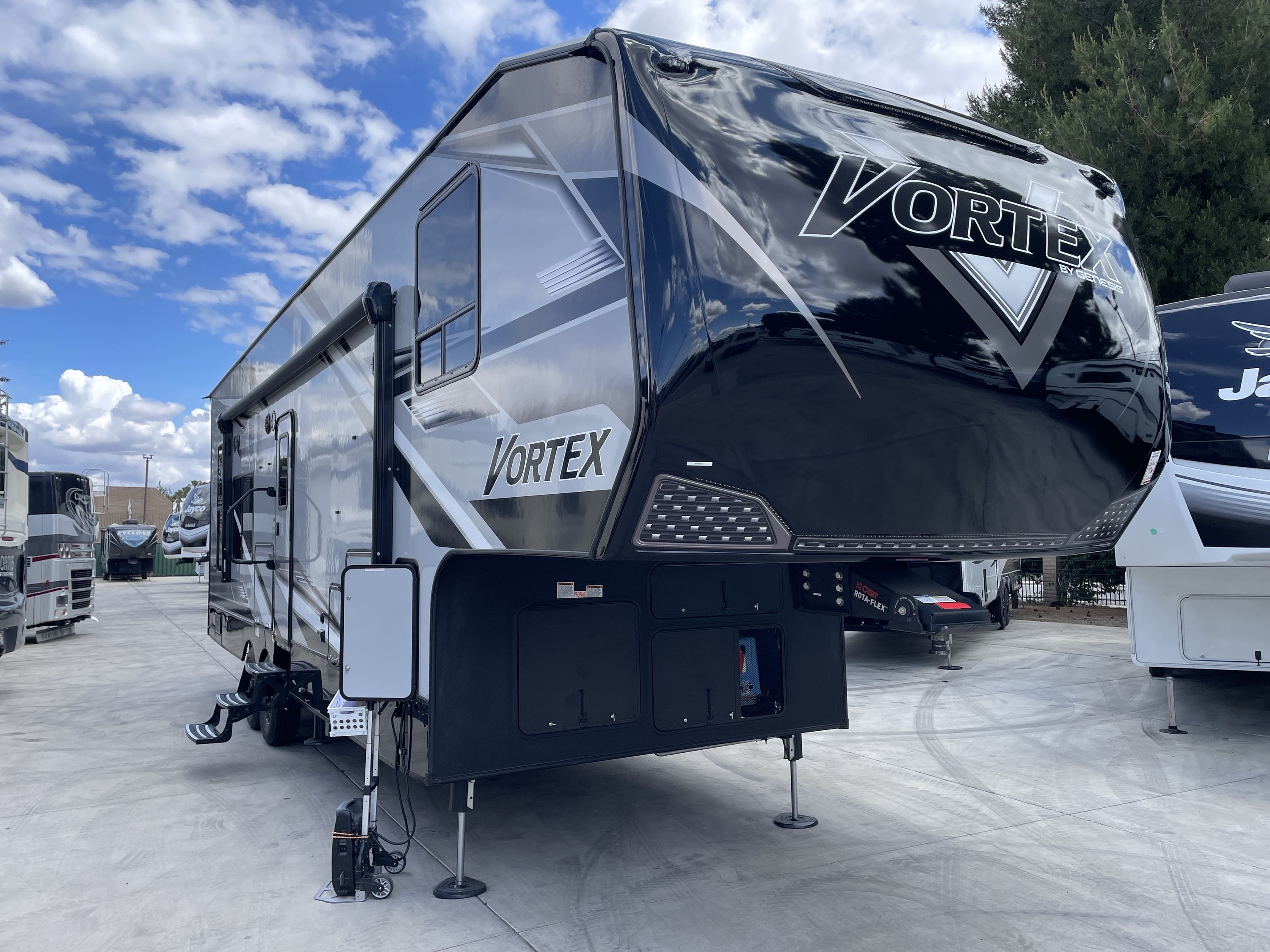2027 Genesis Supreme VORTEX 3317VXL in riverside CA