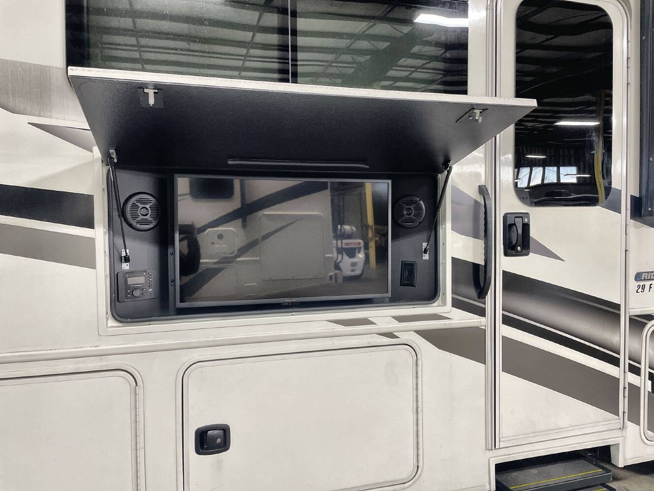 A photo of this 2024 Jayco ALANTE 29F