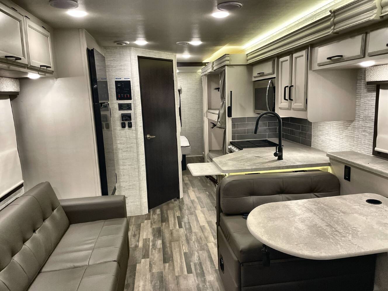 A photo of this 2024 Jayco ALANTE 29F