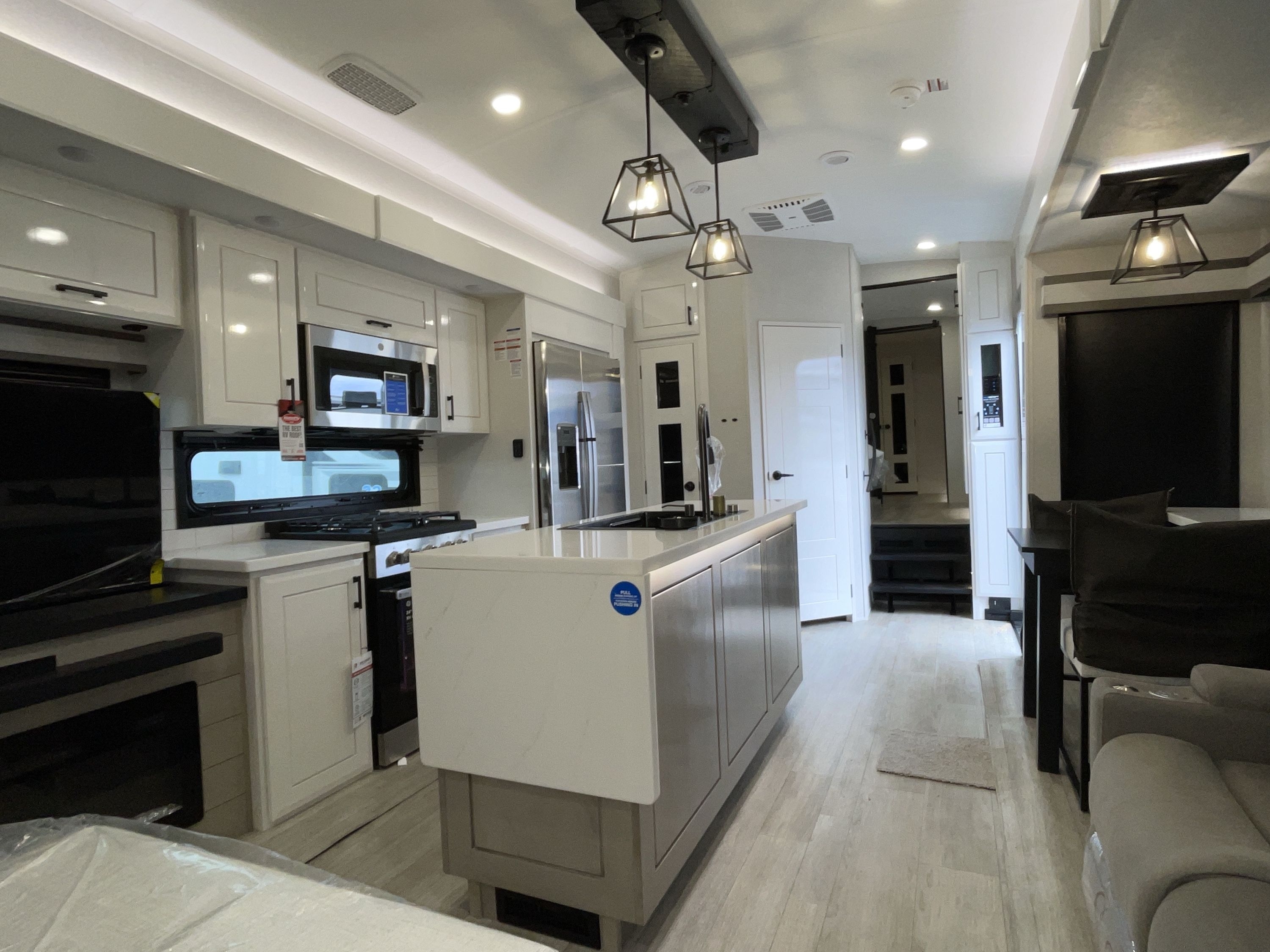2026 Jayco PINNACLE 36FBTS in golden CO