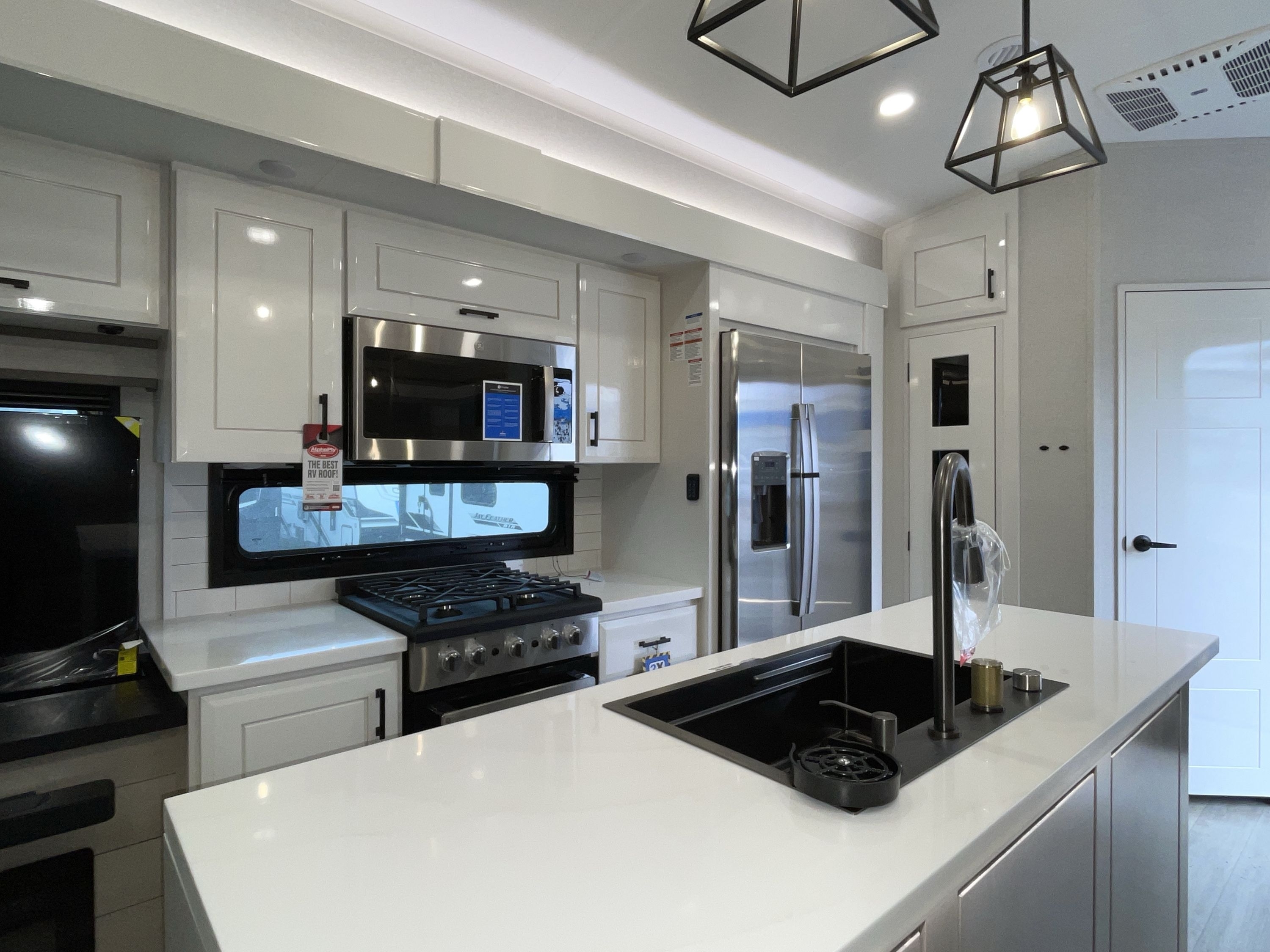 2026 Jayco PINNACLE 36FBTS in golden CO