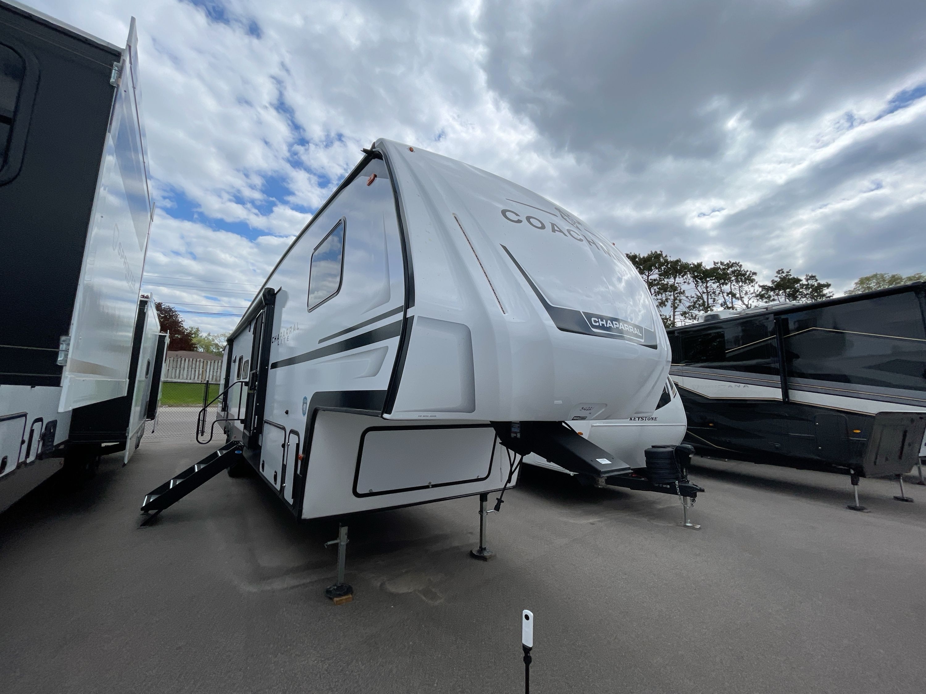 2026 Coachmen CHAPARRAL LITE 368TBH in onalaska WI