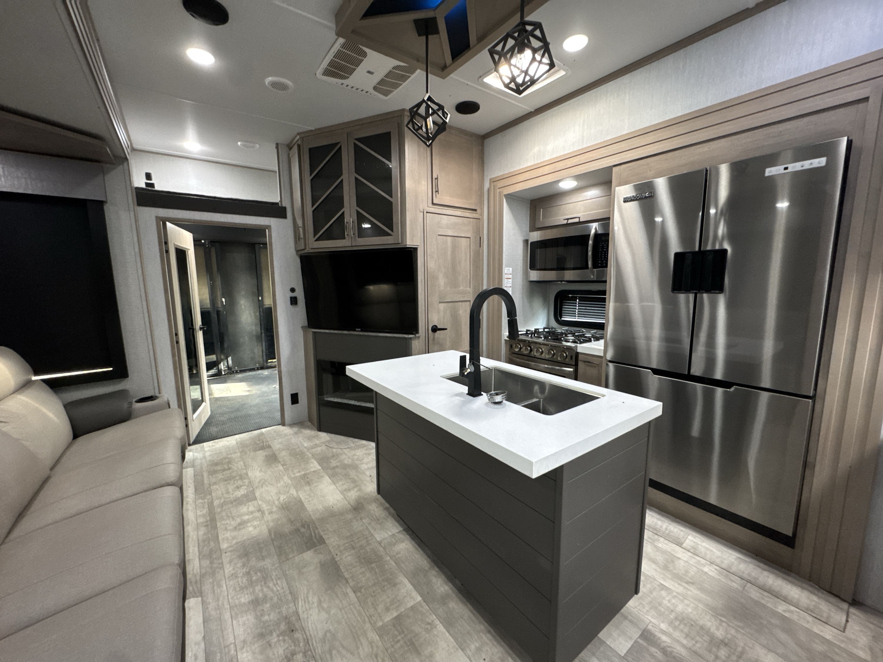 2023 Grand Design MOMENTUM M CLASS 351MS in spartanburg SC