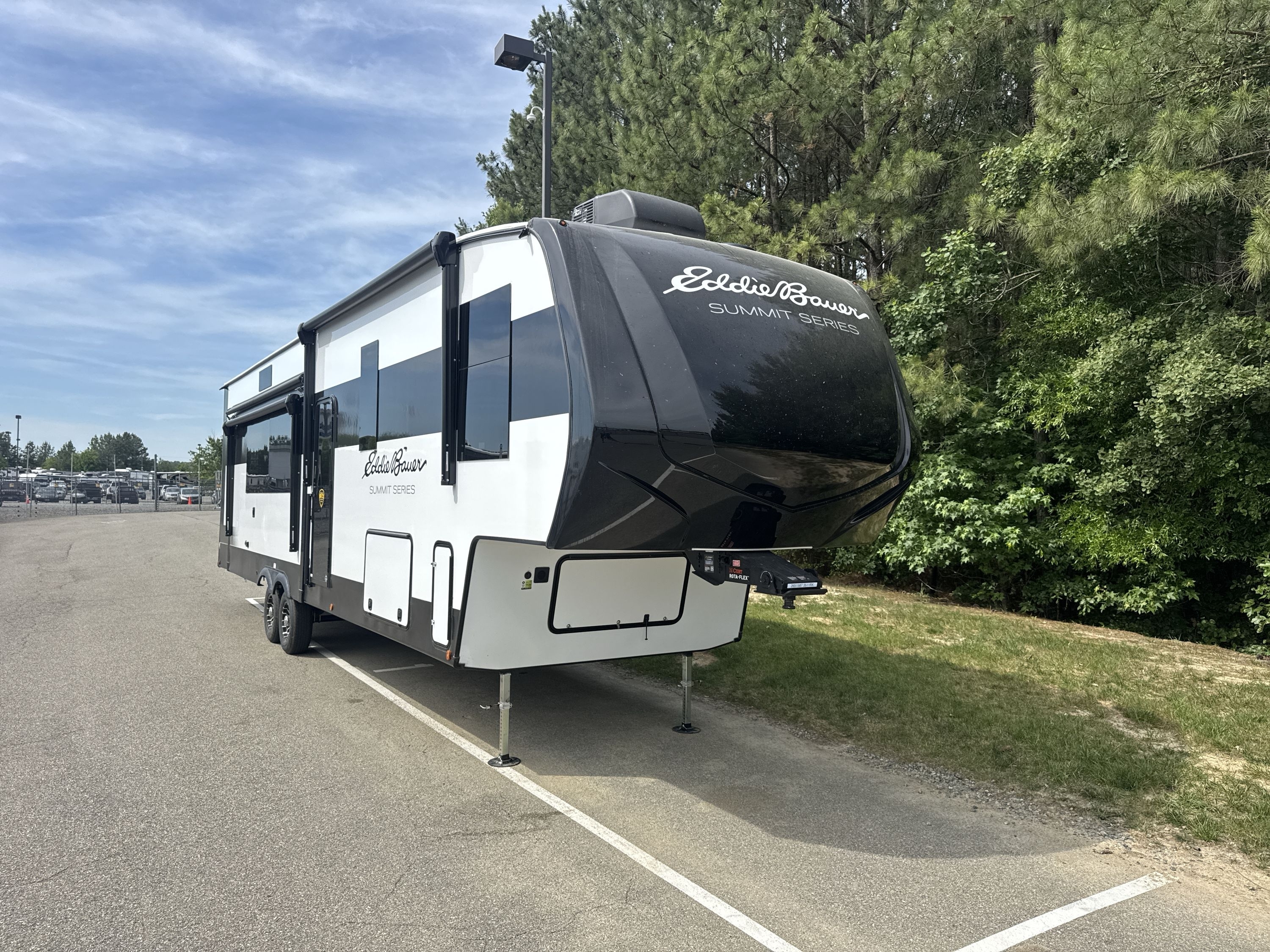 2027 Dutchmen EDDIE BAUER SUMMIT 3511RK in ashland VA