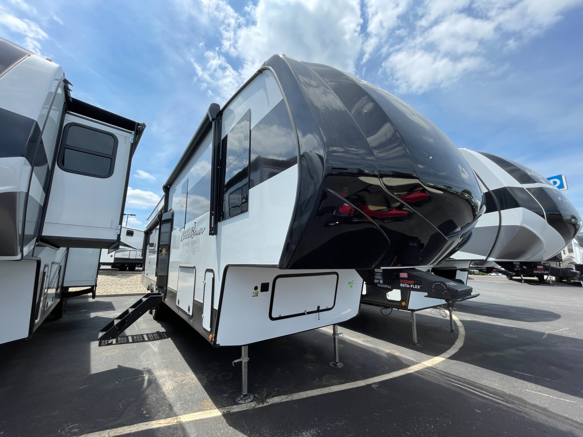 2027 Dutchmen EDDIE BAUER SUMMIT 3511RK in greenwood IN