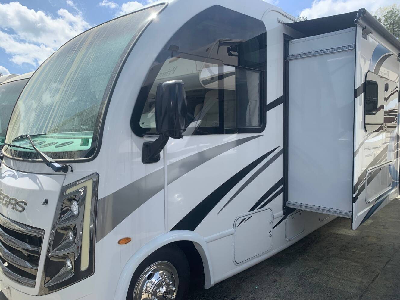 A photo of this 2023 Thor VEGAS 24.3