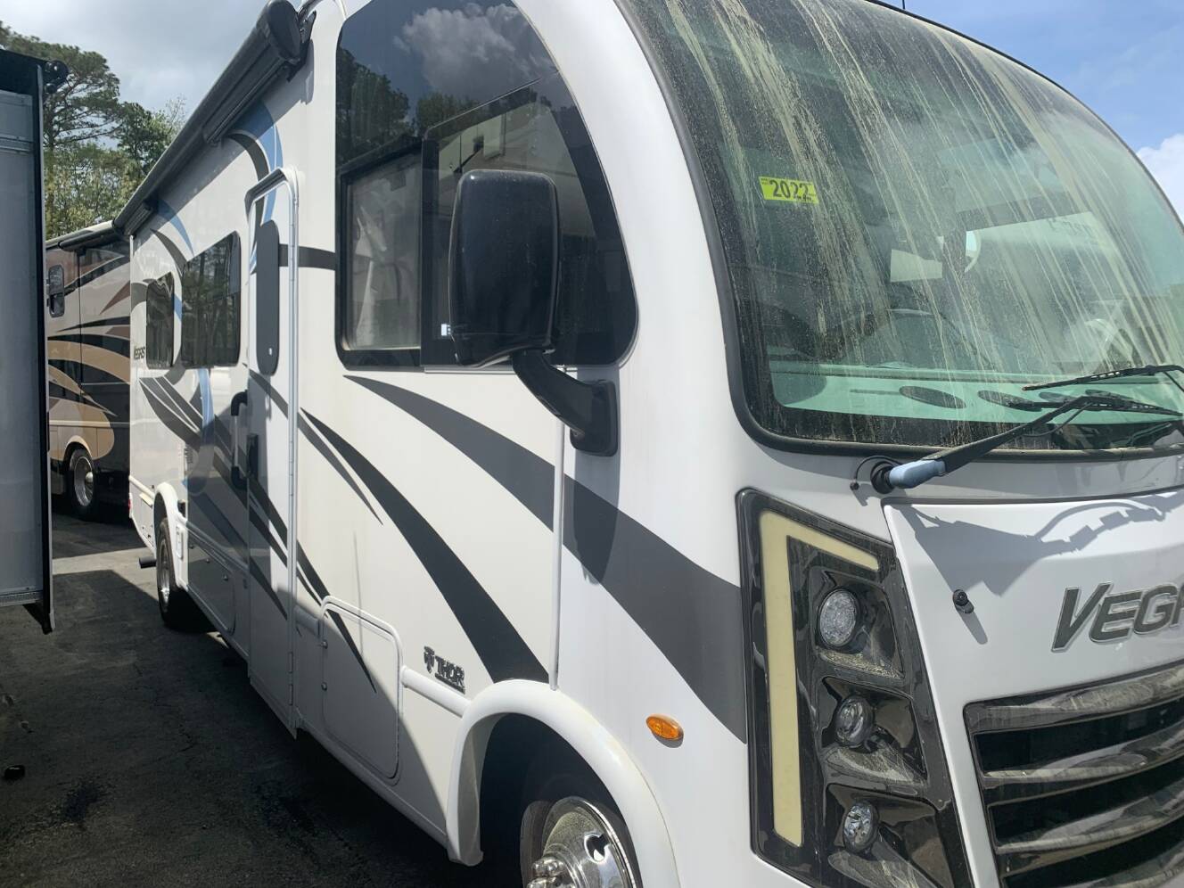 A photo of this 2023 Thor VEGAS 24.3