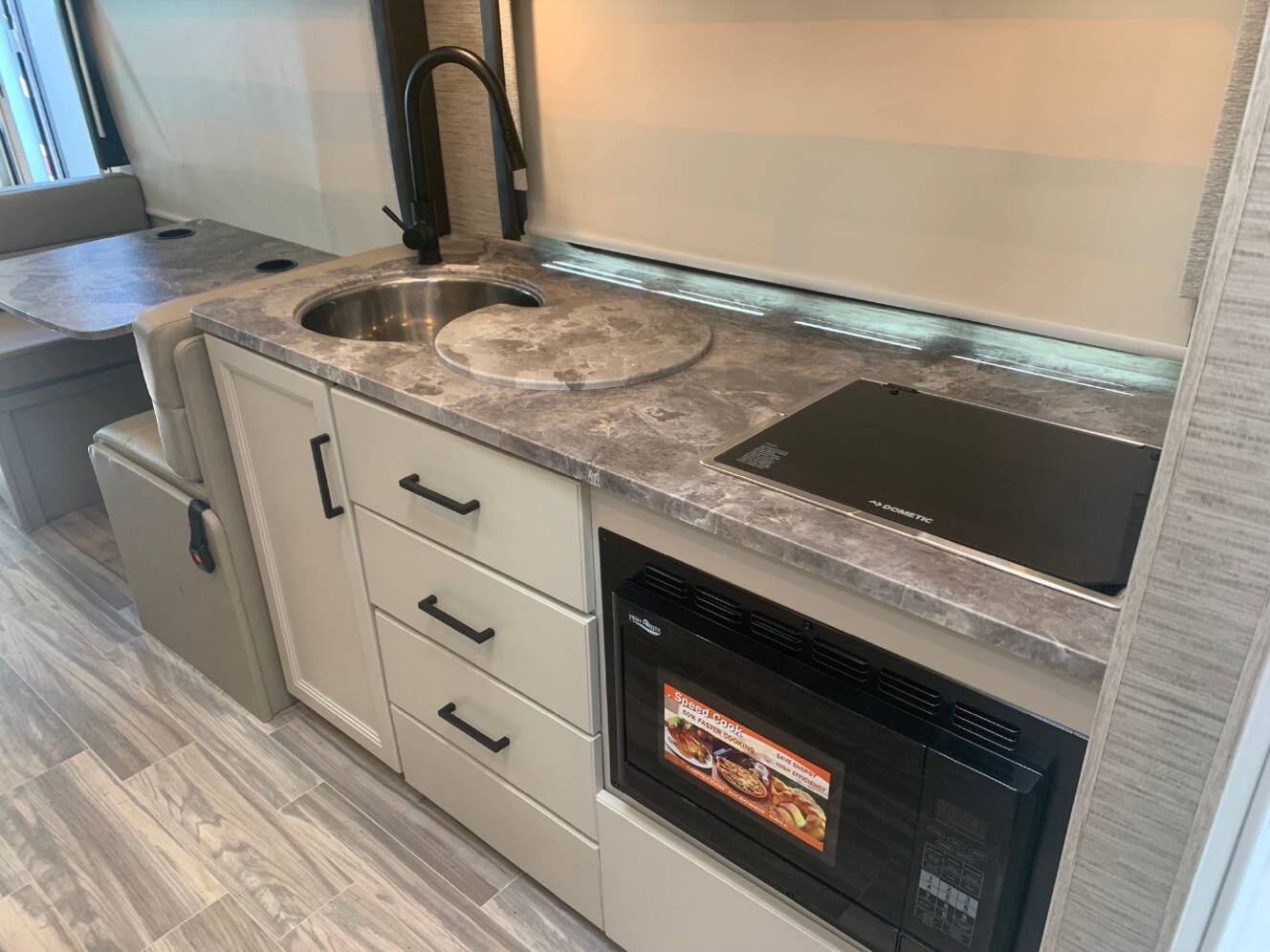 A photo of this 2023 Thor VEGAS 24.3