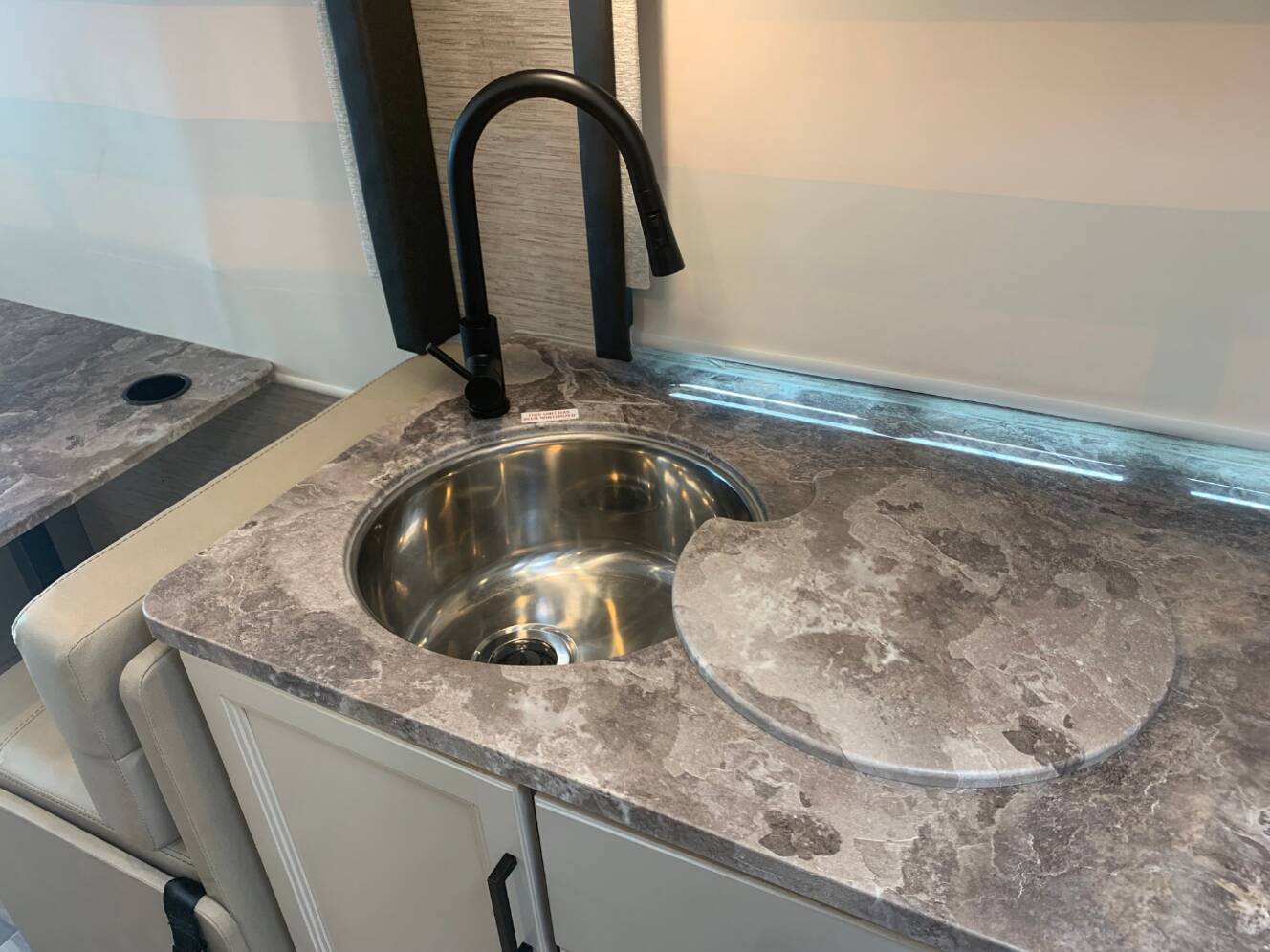A photo of this 2023 Thor VEGAS 24.3