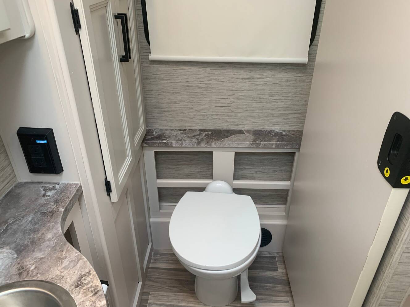 A photo of this 2023 Thor VEGAS 24.3