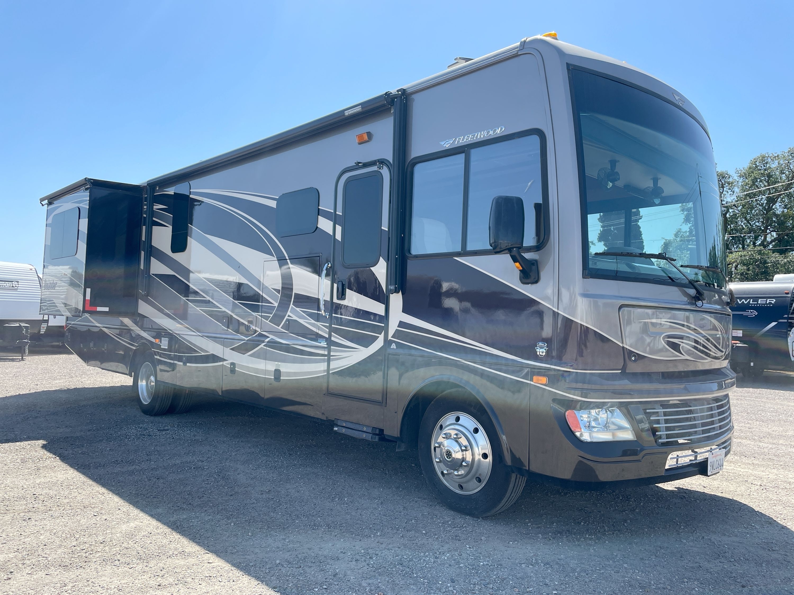 2015 Fleetwood BOUNDER 35K RV
