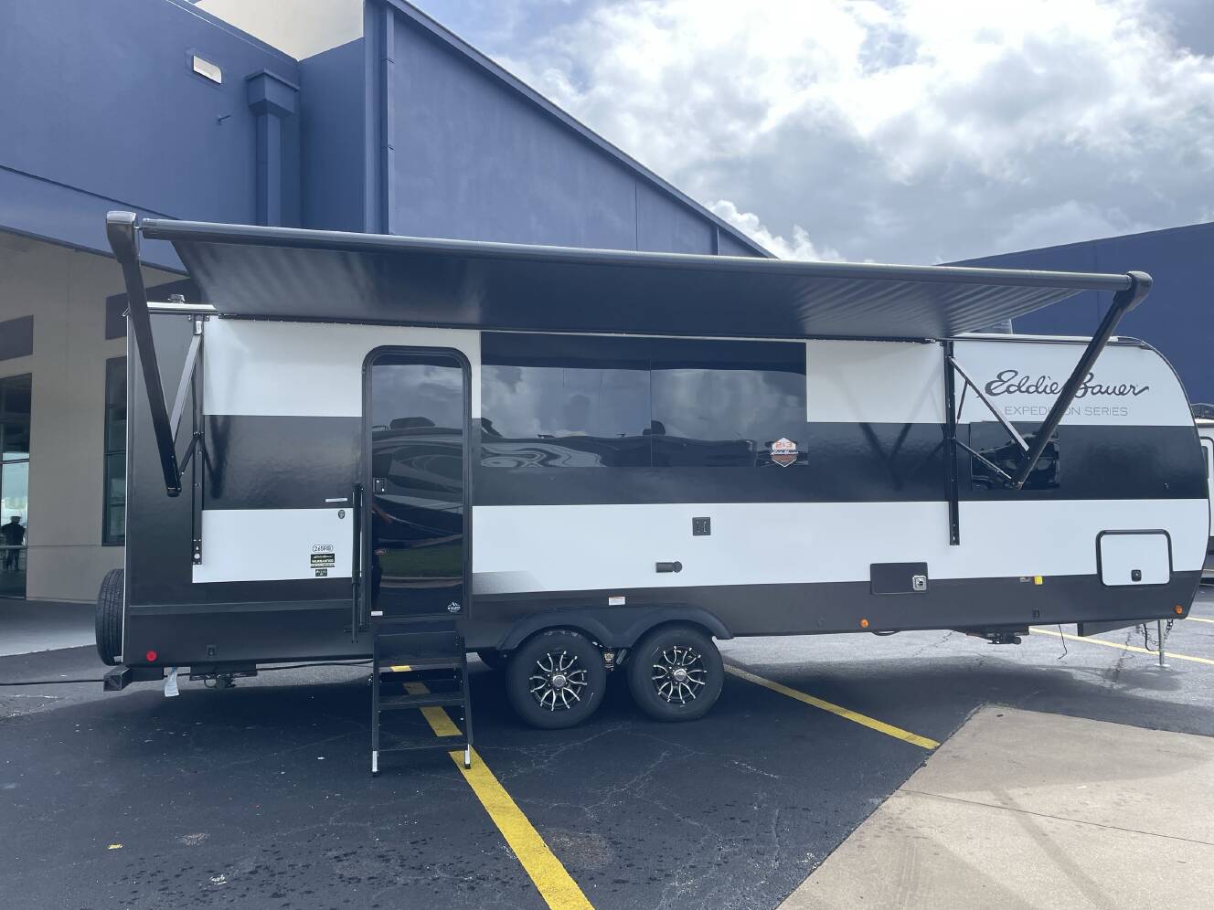 A photo of this 2027 Dutchmen EDDIE BAUER EXPEDITION 265RB