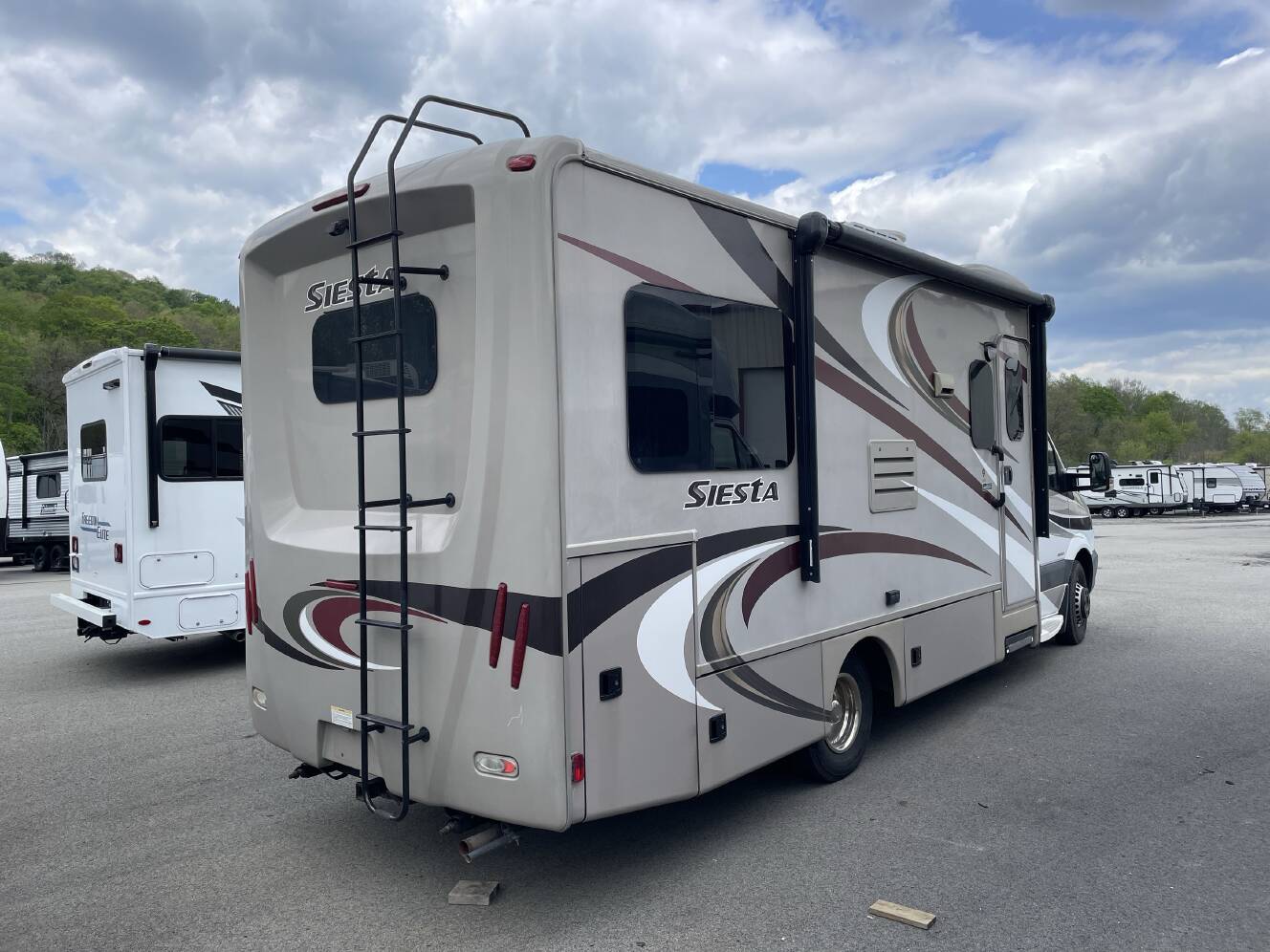 A photo of this 2015 Thor FOUR WINDS SIESTA 24ST