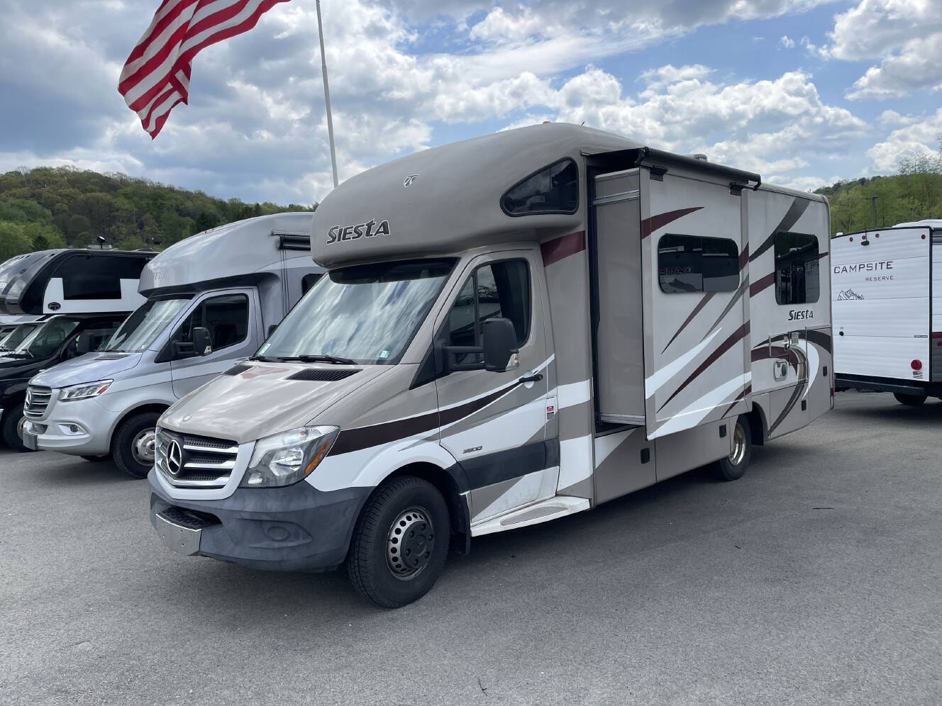 A photo of this 2015 Thor FOUR WINDS SIESTA 24ST