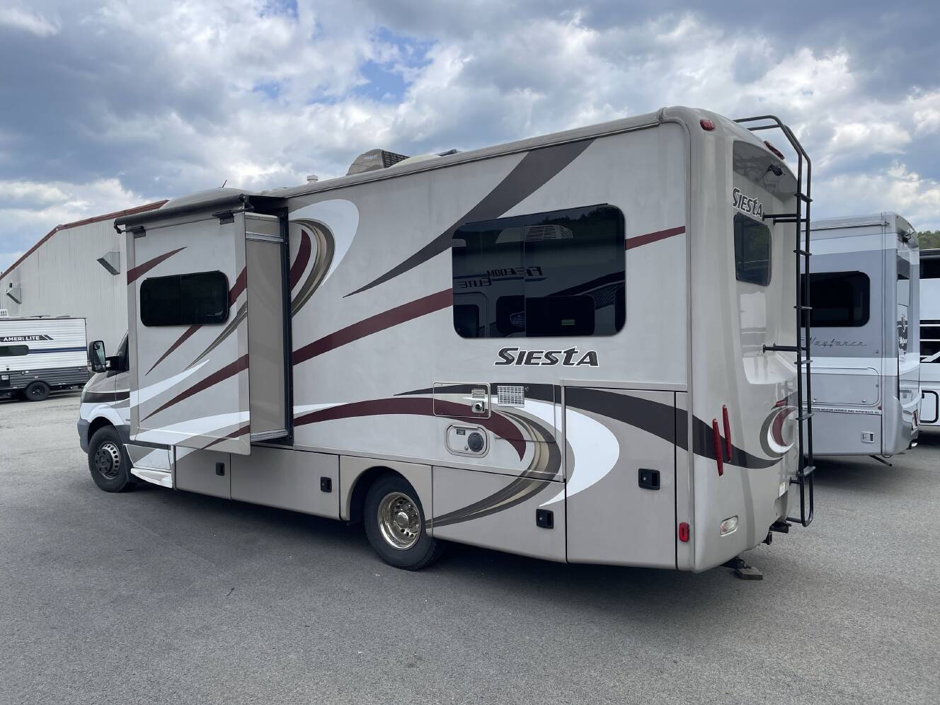 A photo of this 2015 Thor FOUR WINDS SIESTA 24ST