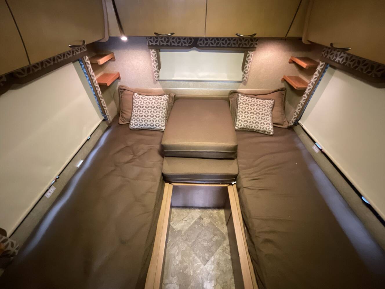 A photo of this 2015 Thor FOUR WINDS SIESTA 24ST
