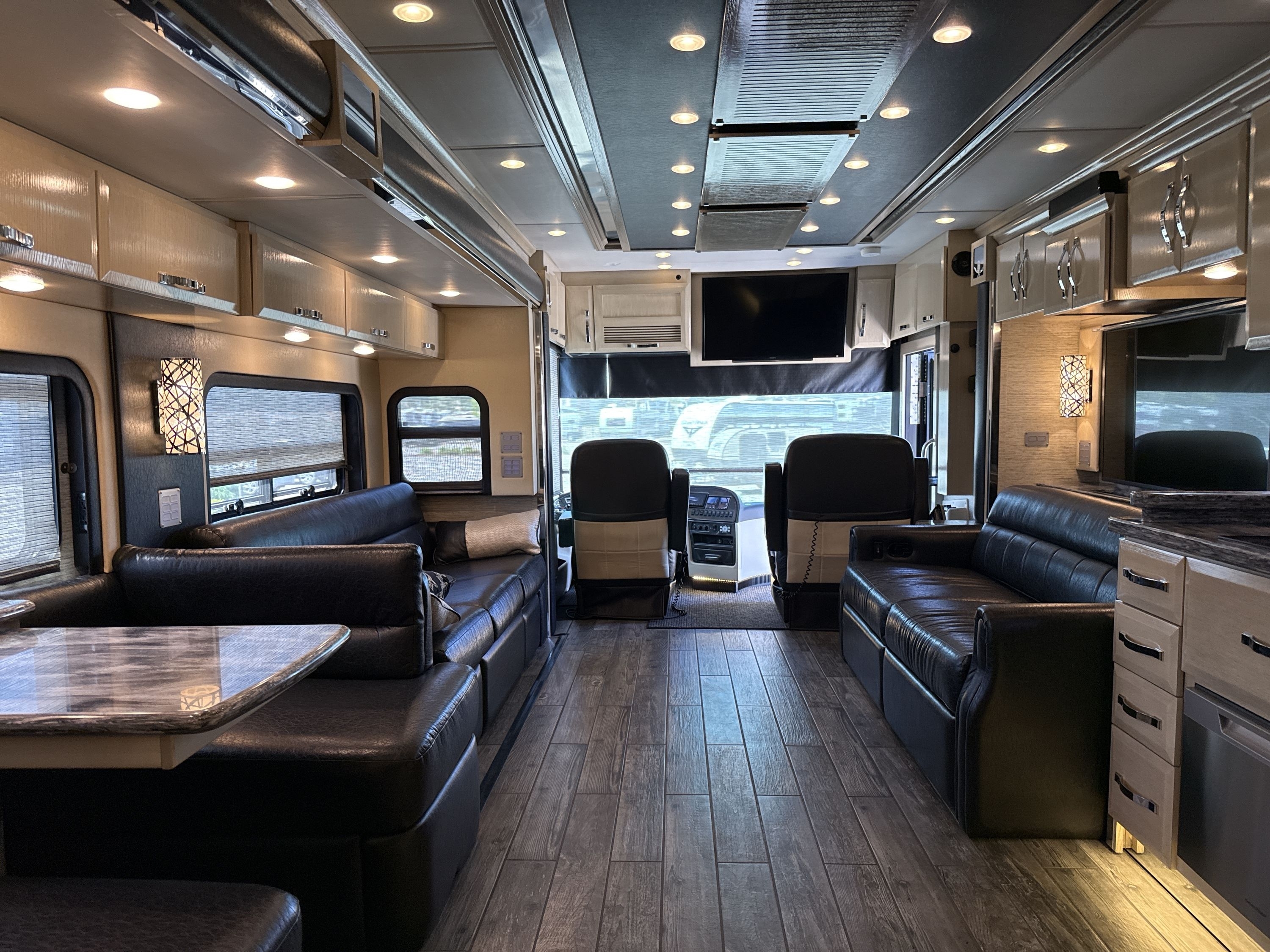 2016 Newmar KING AIRE 4519 in elkhart IN