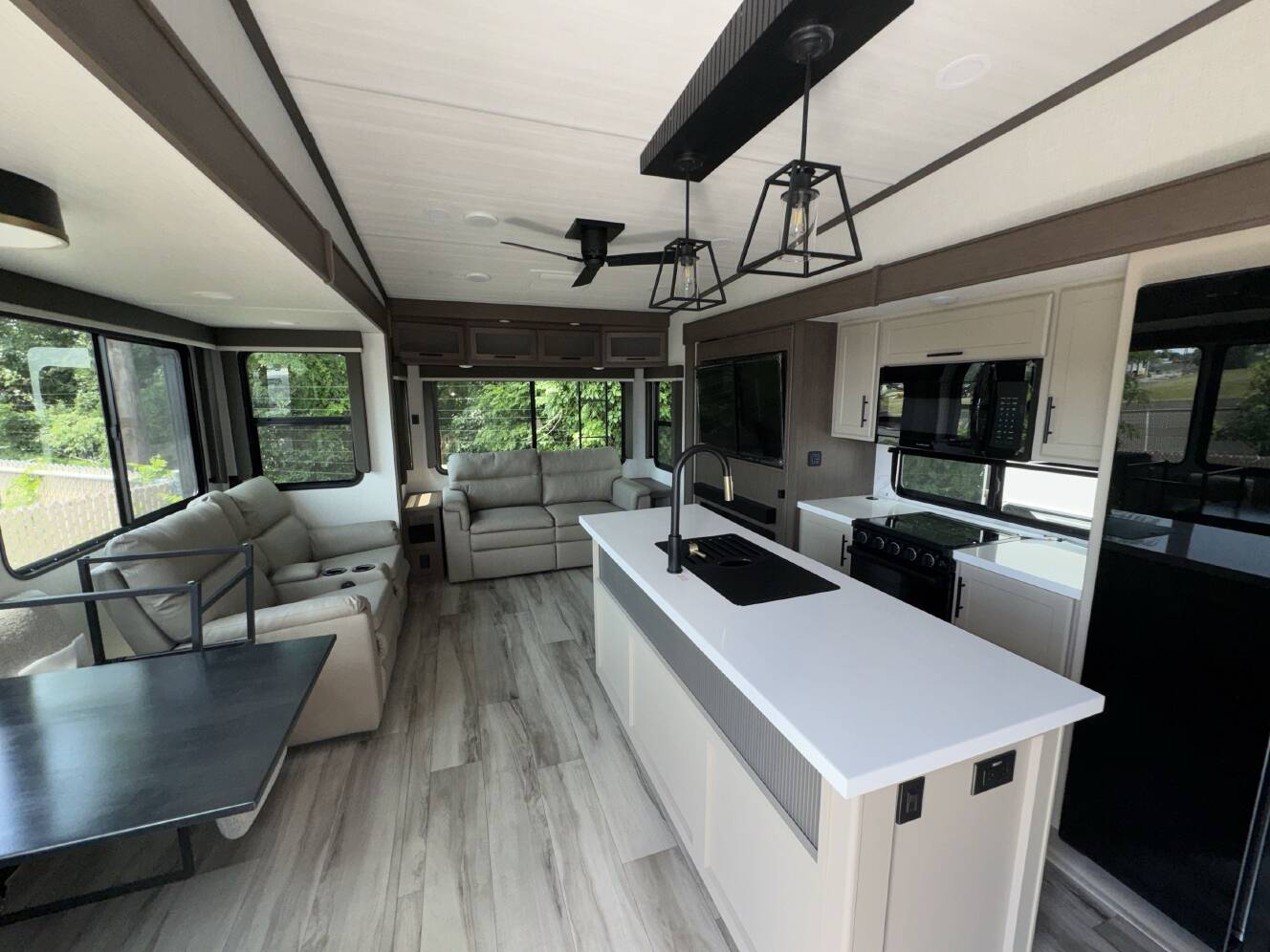 A photo of this 2027 Keystone COUGAR 316RLS