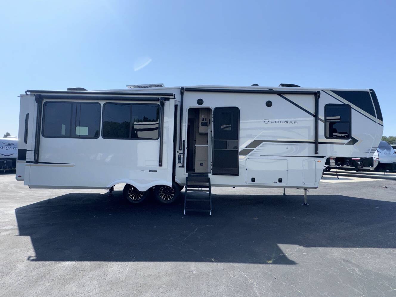A photo of this 2027 Keystone COUGAR 316RLS