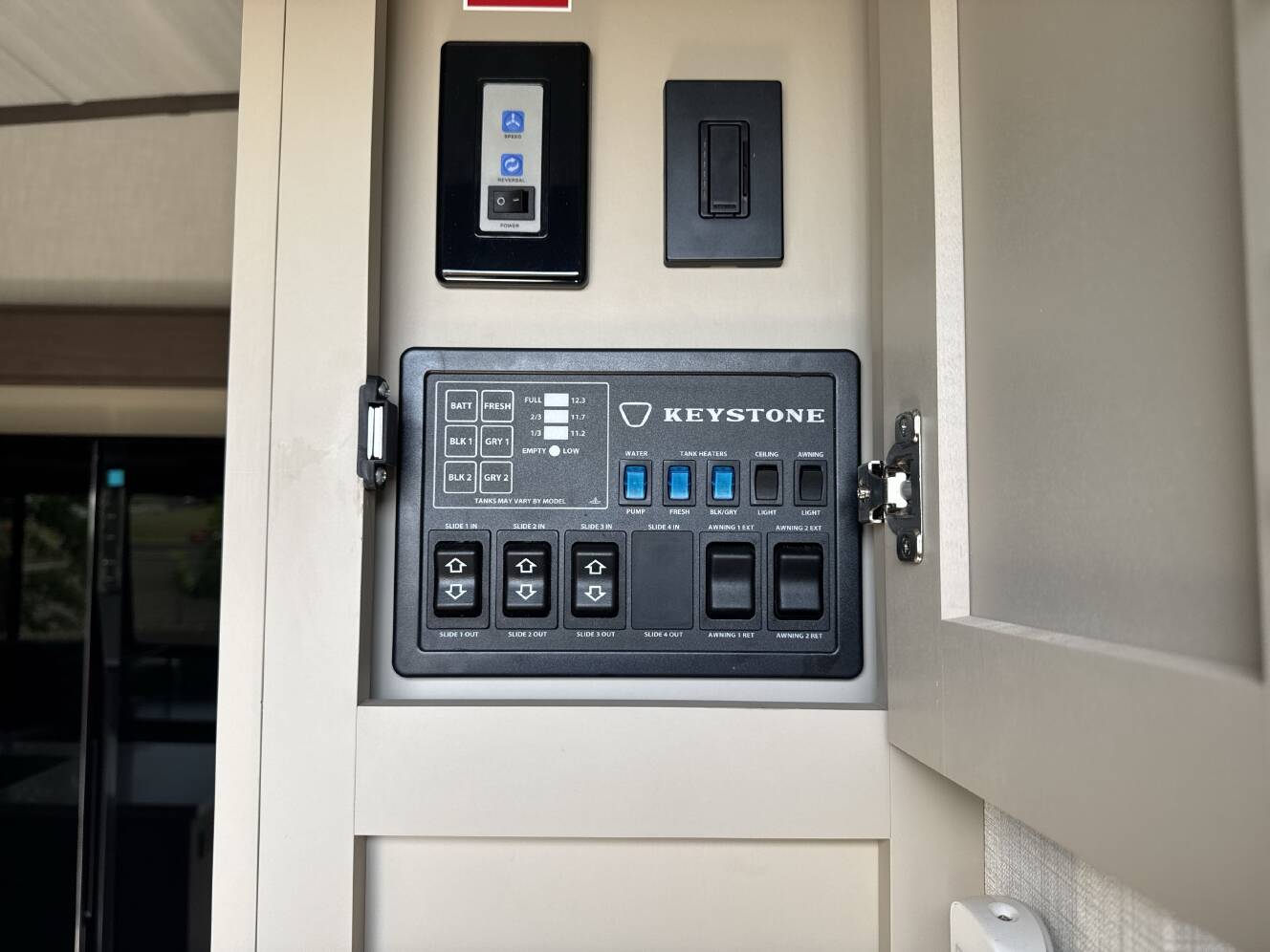 A photo of this 2027 Keystone COUGAR 316RLS