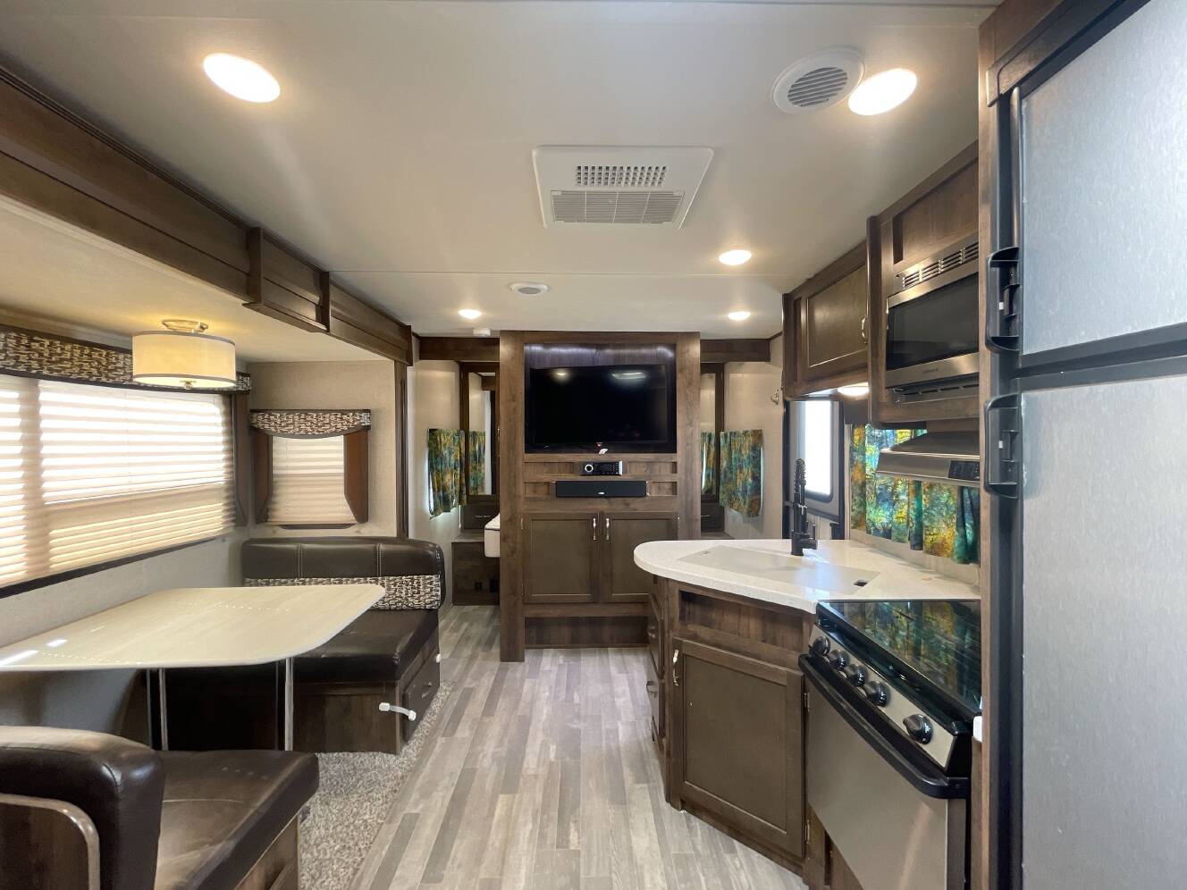 A photo of this 2018 Dutchmen AEROLITE 2423BH