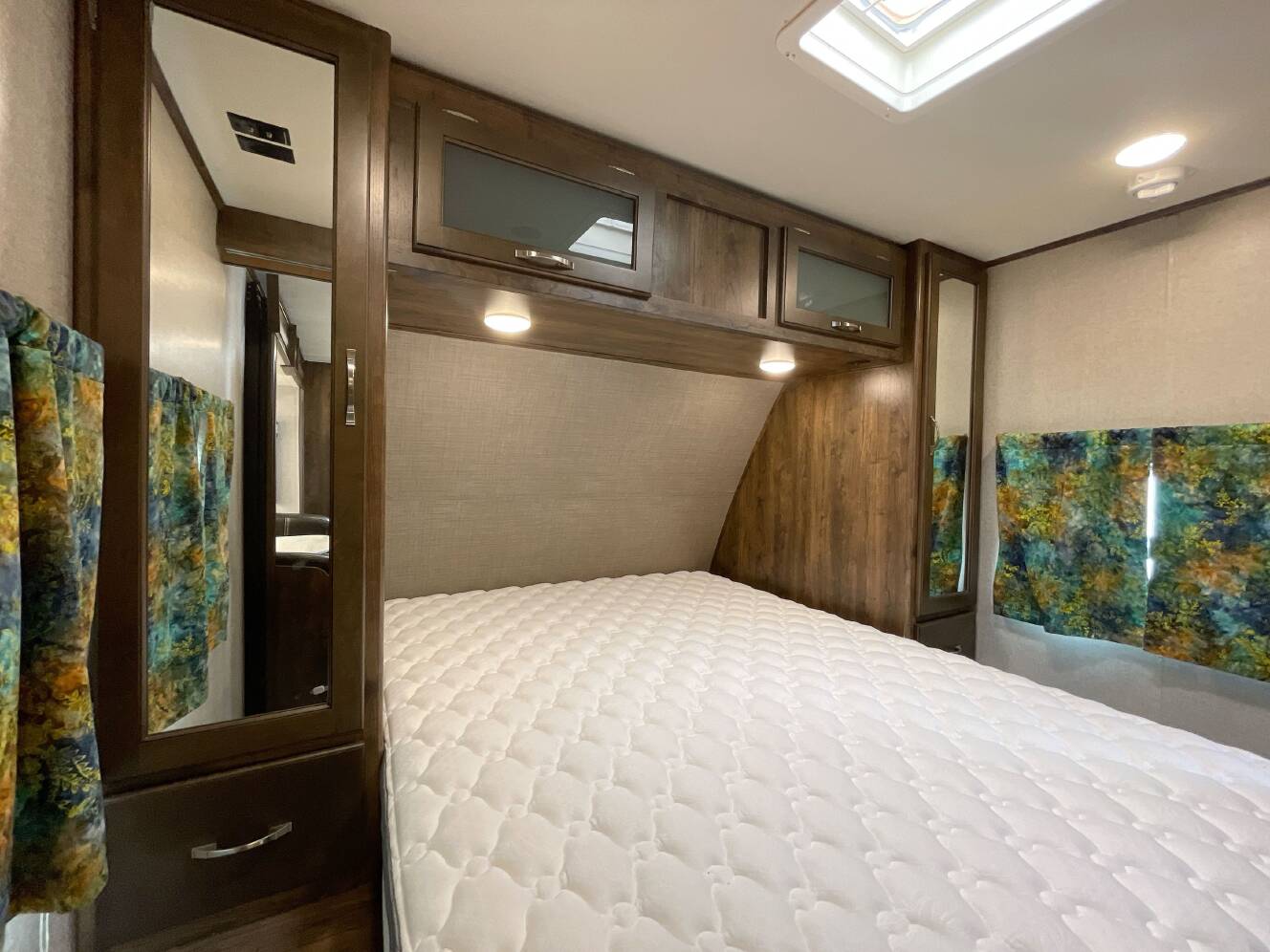 A photo of this 2018 Dutchmen AEROLITE 2423BH