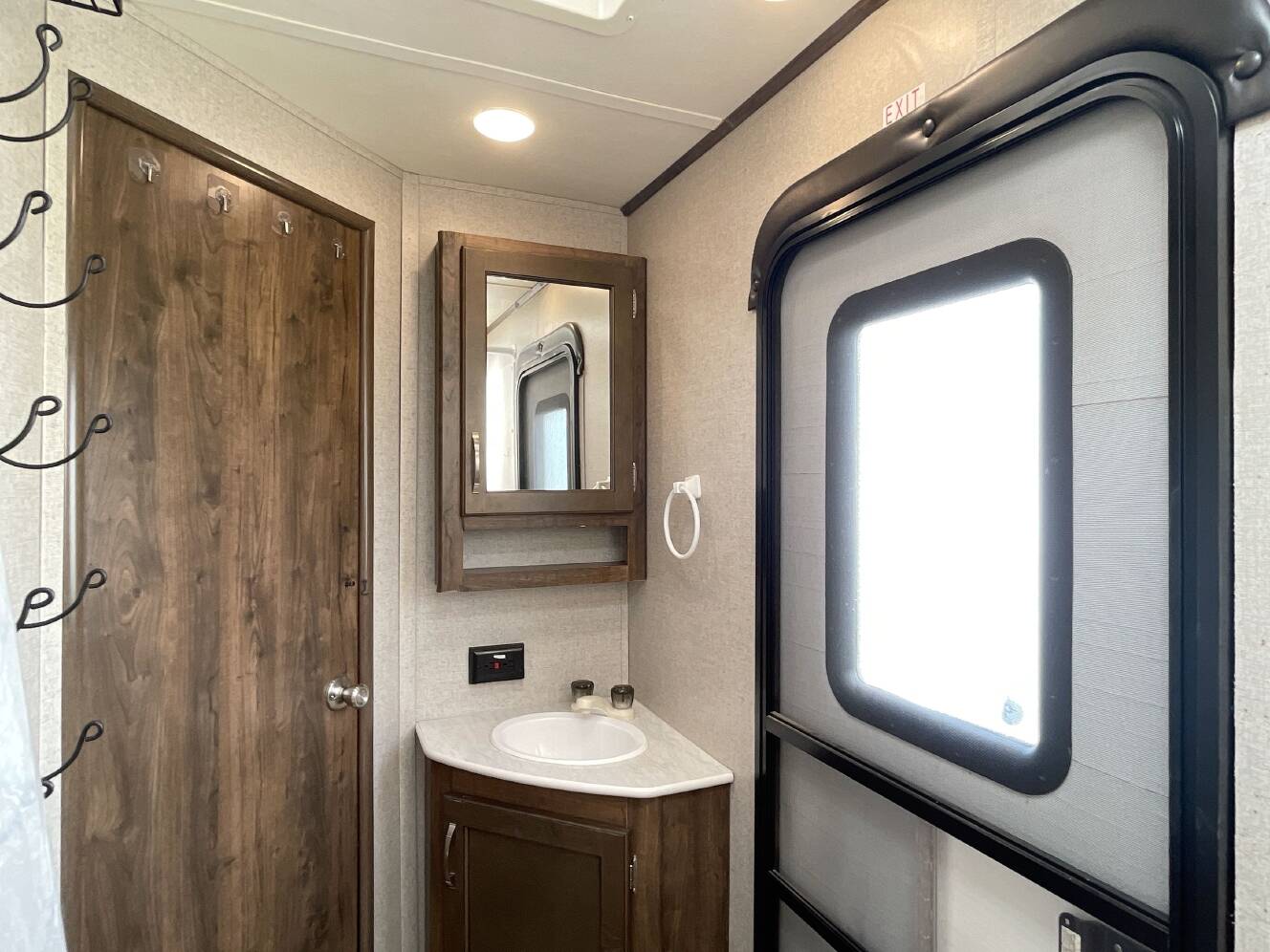A photo of this 2018 Dutchmen AEROLITE 2423BH
