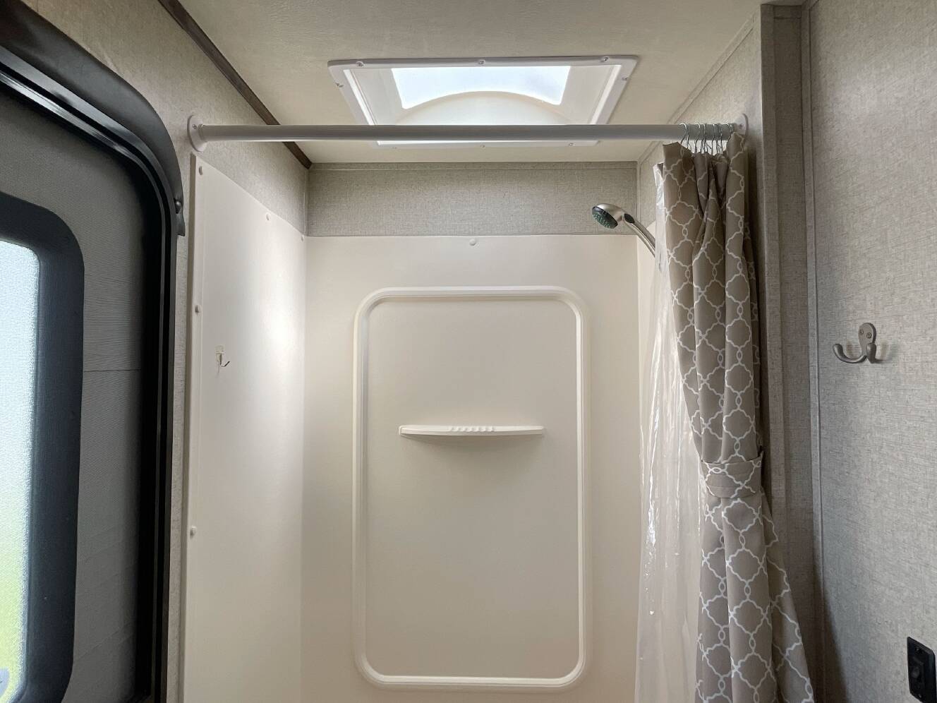 A photo of this 2018 Dutchmen AEROLITE 2423BH