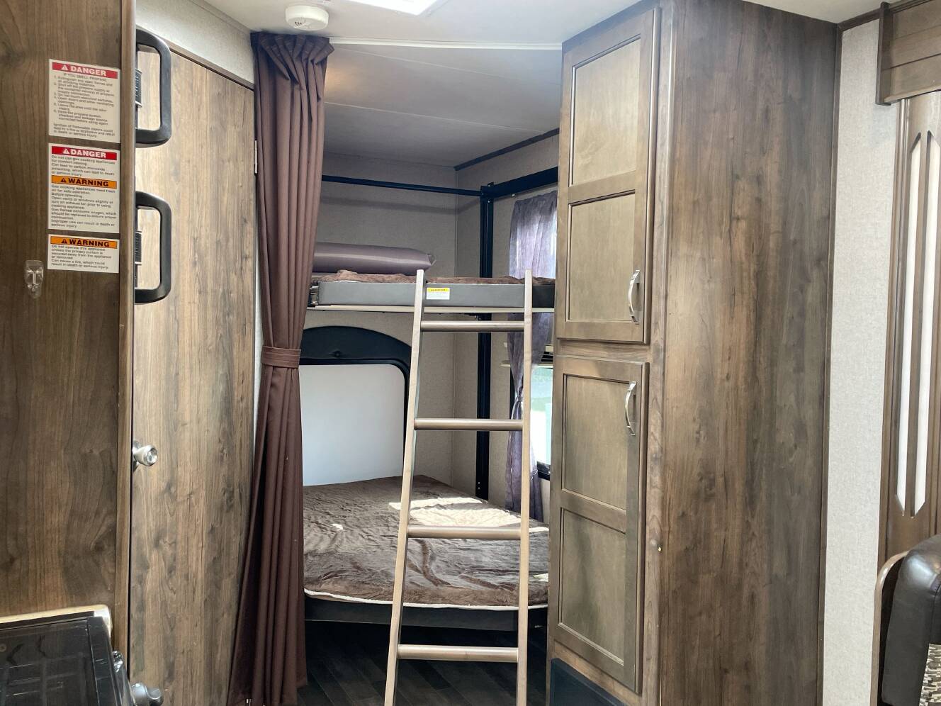 A photo of this 2018 Dutchmen AEROLITE 2423BH