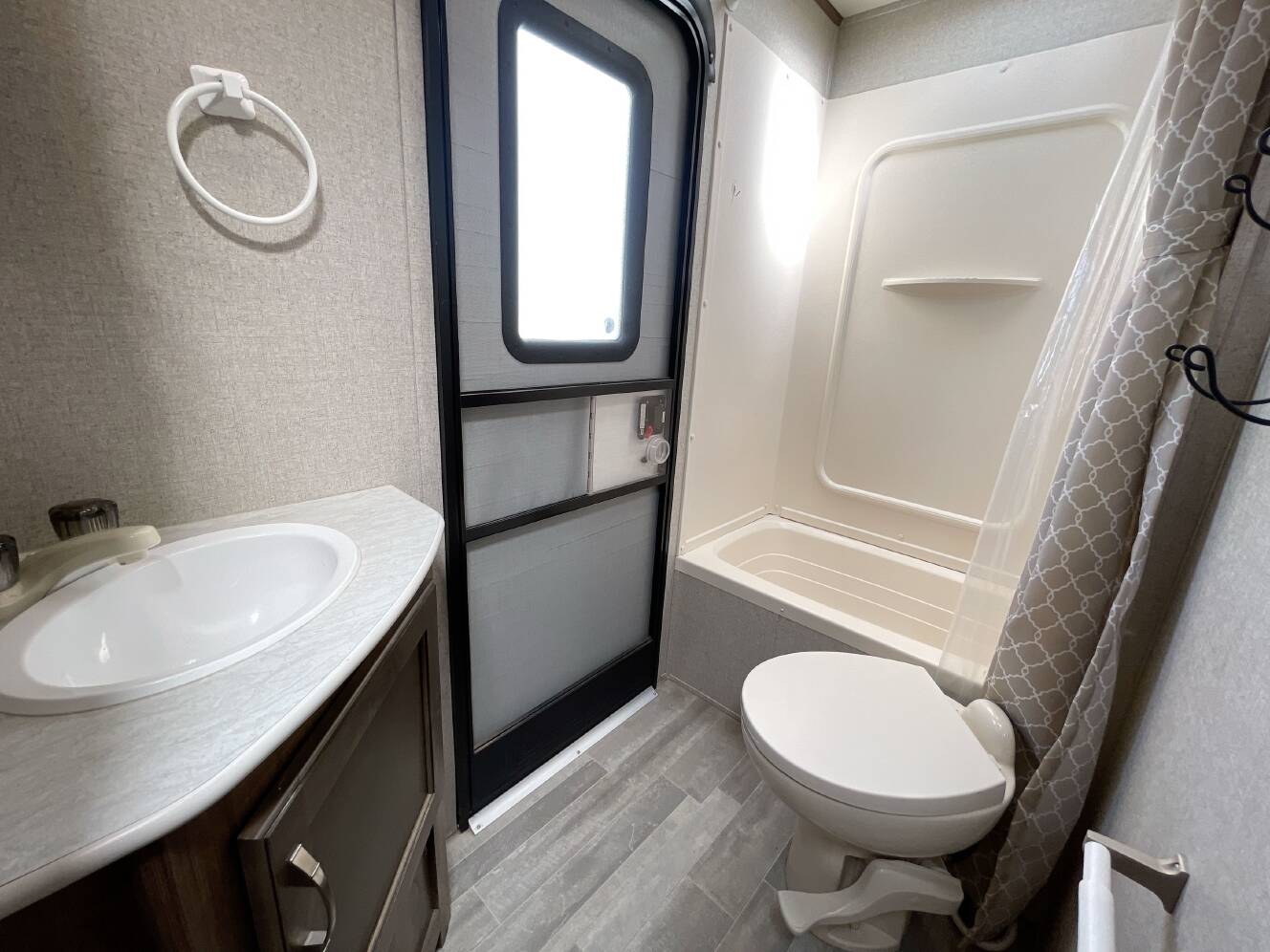 A photo of this 2018 Dutchmen AEROLITE 2423BH