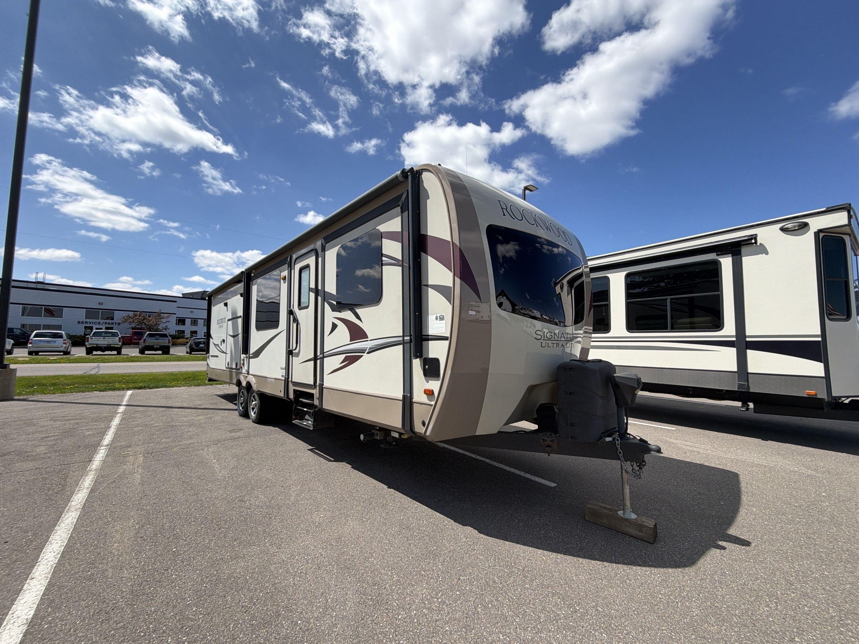 2018 Forest River ROCKWOOD SIGNATURE ULTRA LITE 8324BS in little falls MN