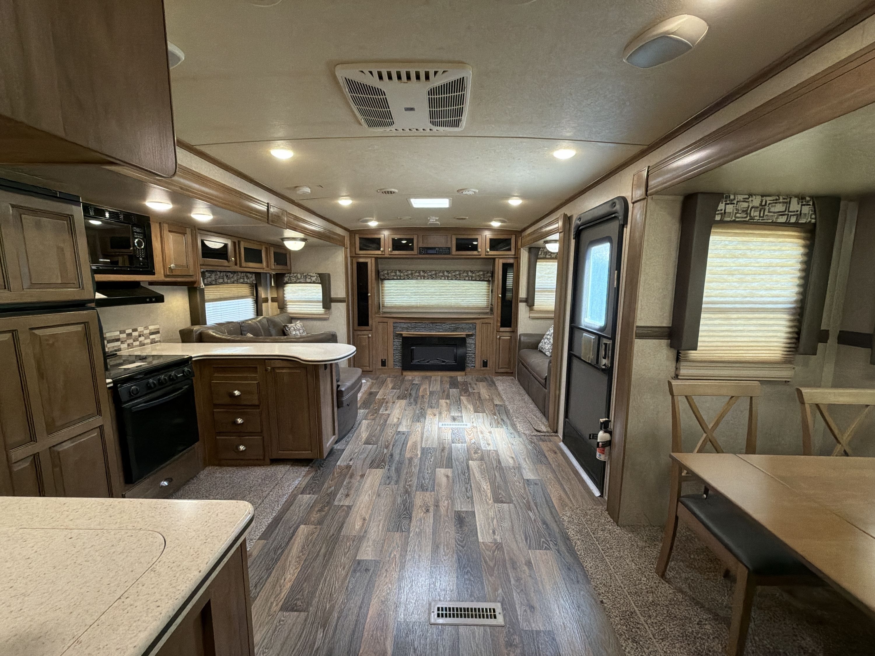 2018 Forest River ROCKWOOD SIGNATURE ULTRA LITE 8324BS in little falls MN