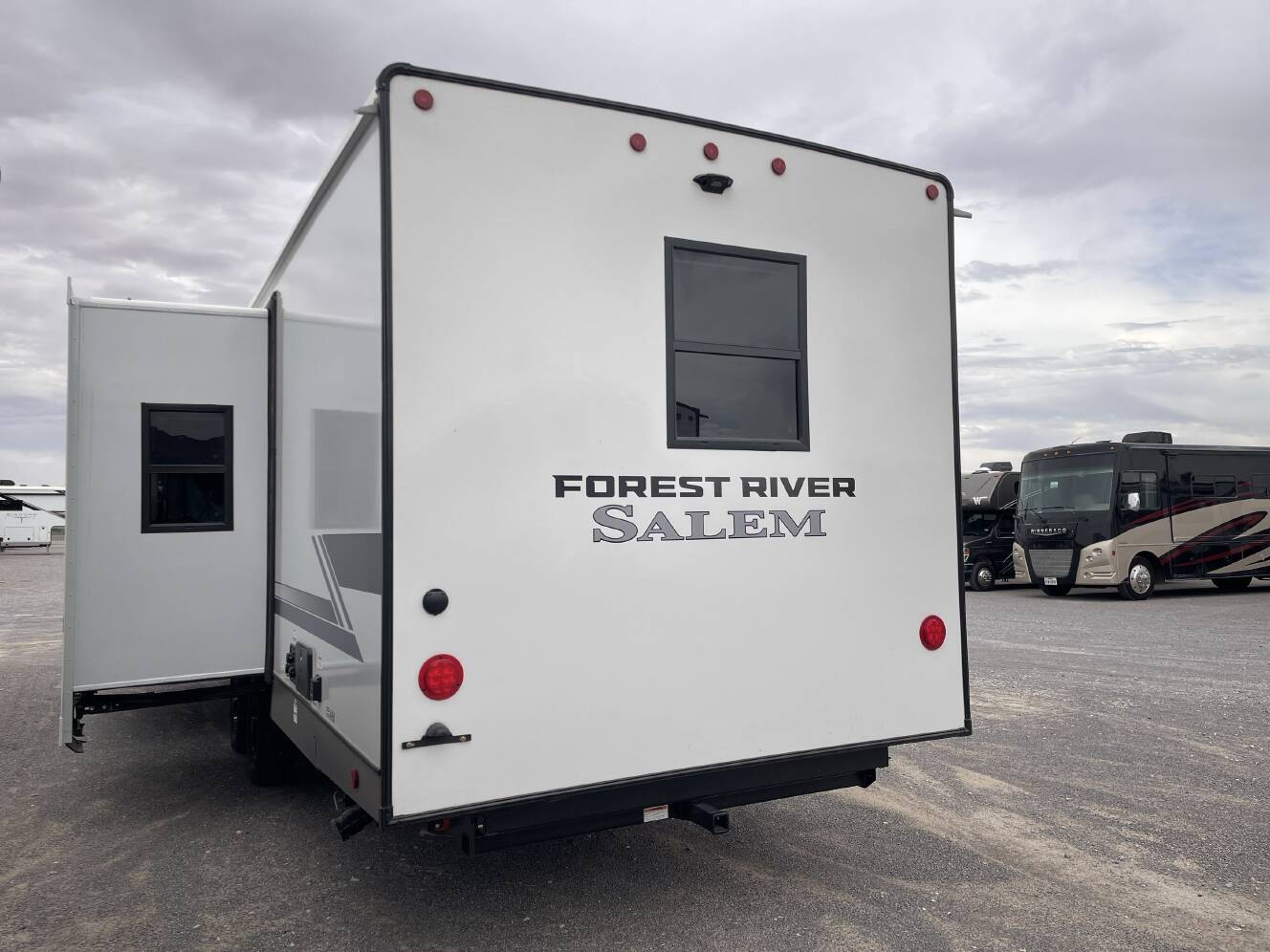 A photo of this 2027 Forest River SALEM HEMISPHERE 261FKRB