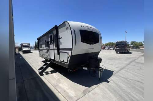 2027 Forest River FLAGSTAFF MICRO LITE 25BRDS in menifee CA