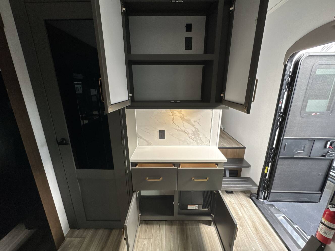 A photo of this 2026 Keystone MONTANA HIGH COUNTRY 290RL