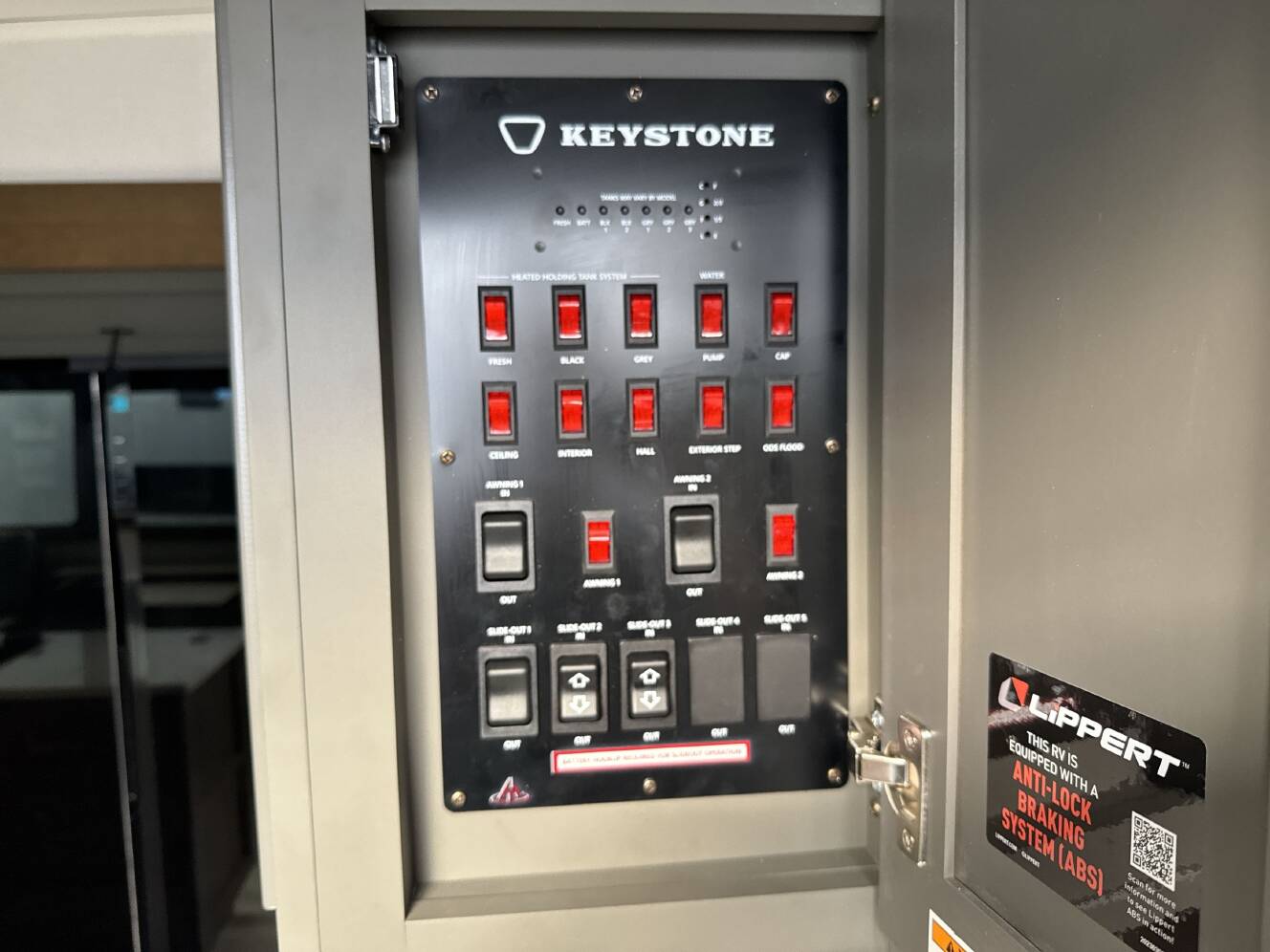 A photo of this 2026 Keystone MONTANA HIGH COUNTRY 290RL