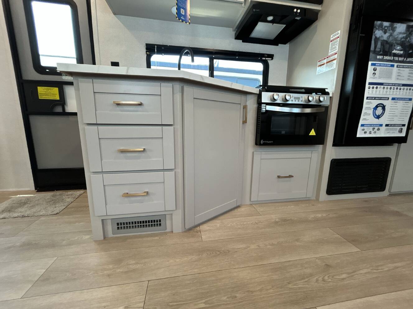 A photo of this 2027 Jayco JAY FLIGHT 261BHS