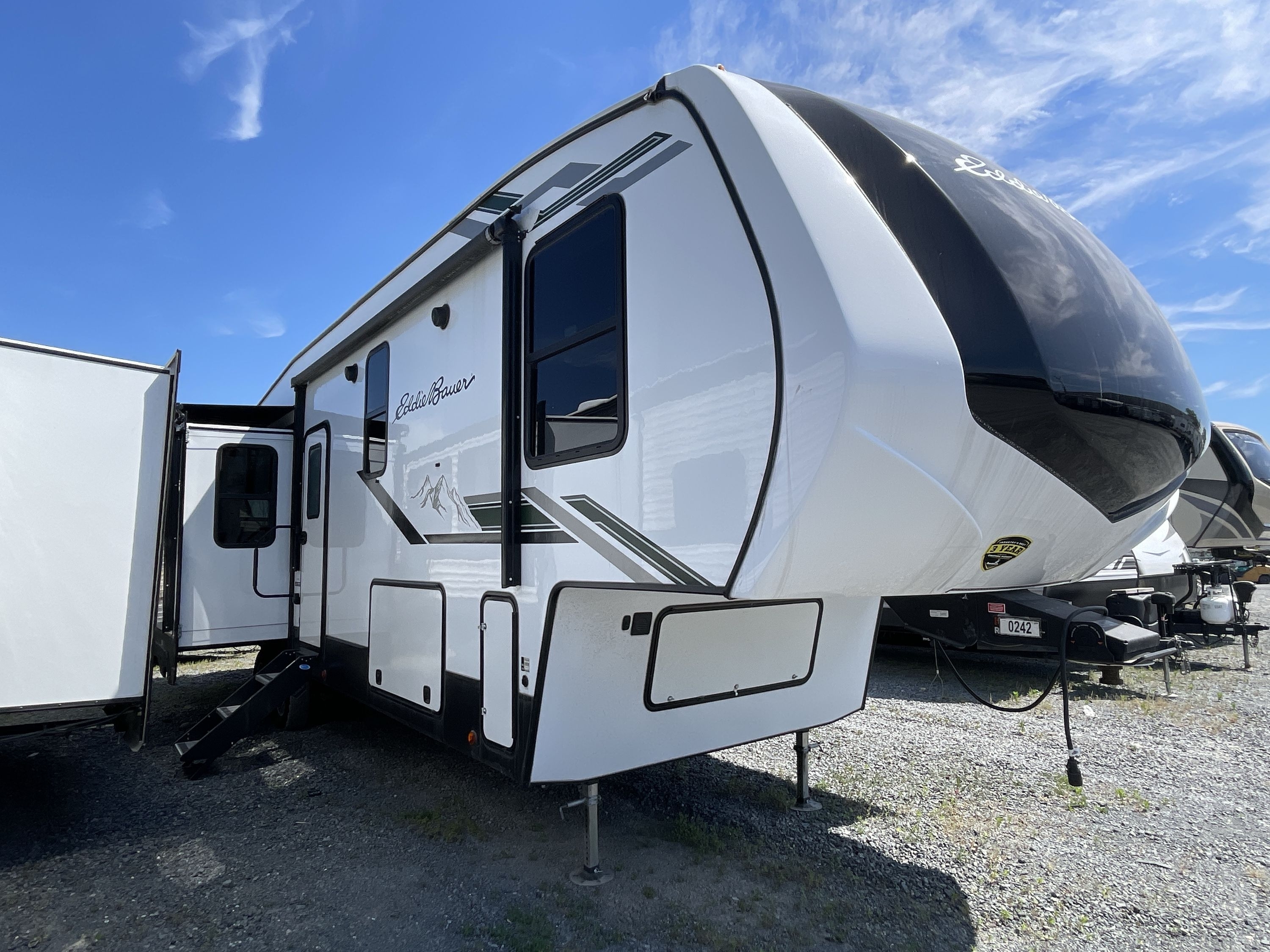 2024 Dutchmen EDDIE BAUER SIGNATURE 310RL in lakewood NJ
