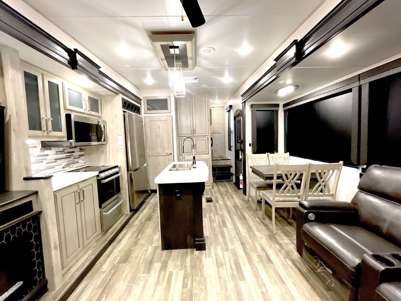 A photo of this 2021 Keystone AVALANCHE 312RS