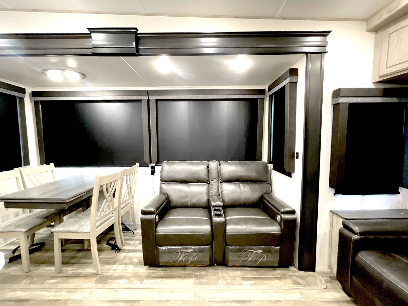 A photo of this 2021 Keystone AVALANCHE 312RS