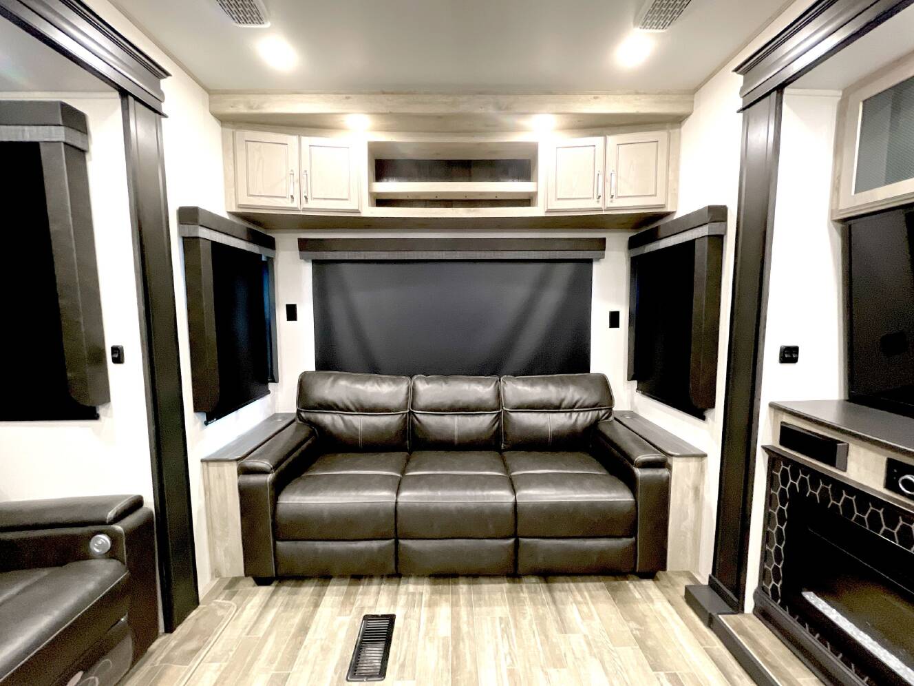 A photo of this 2021 Keystone AVALANCHE 312RS