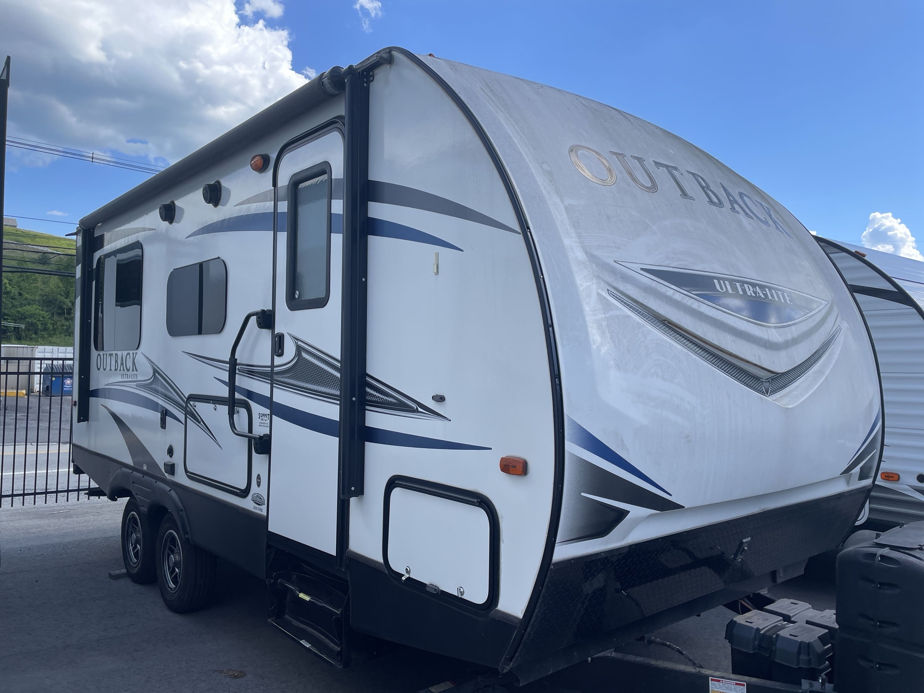 2018 Keystone OUTBACK ULTRA-LITE 210URS in fairmont WV