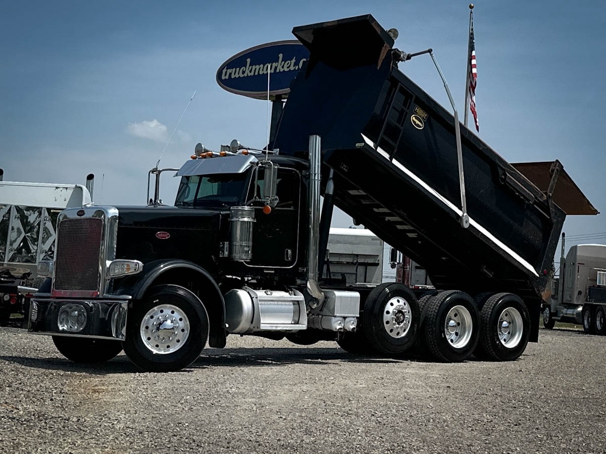 2016 PETERBILT 389 in Olive Branch, MS